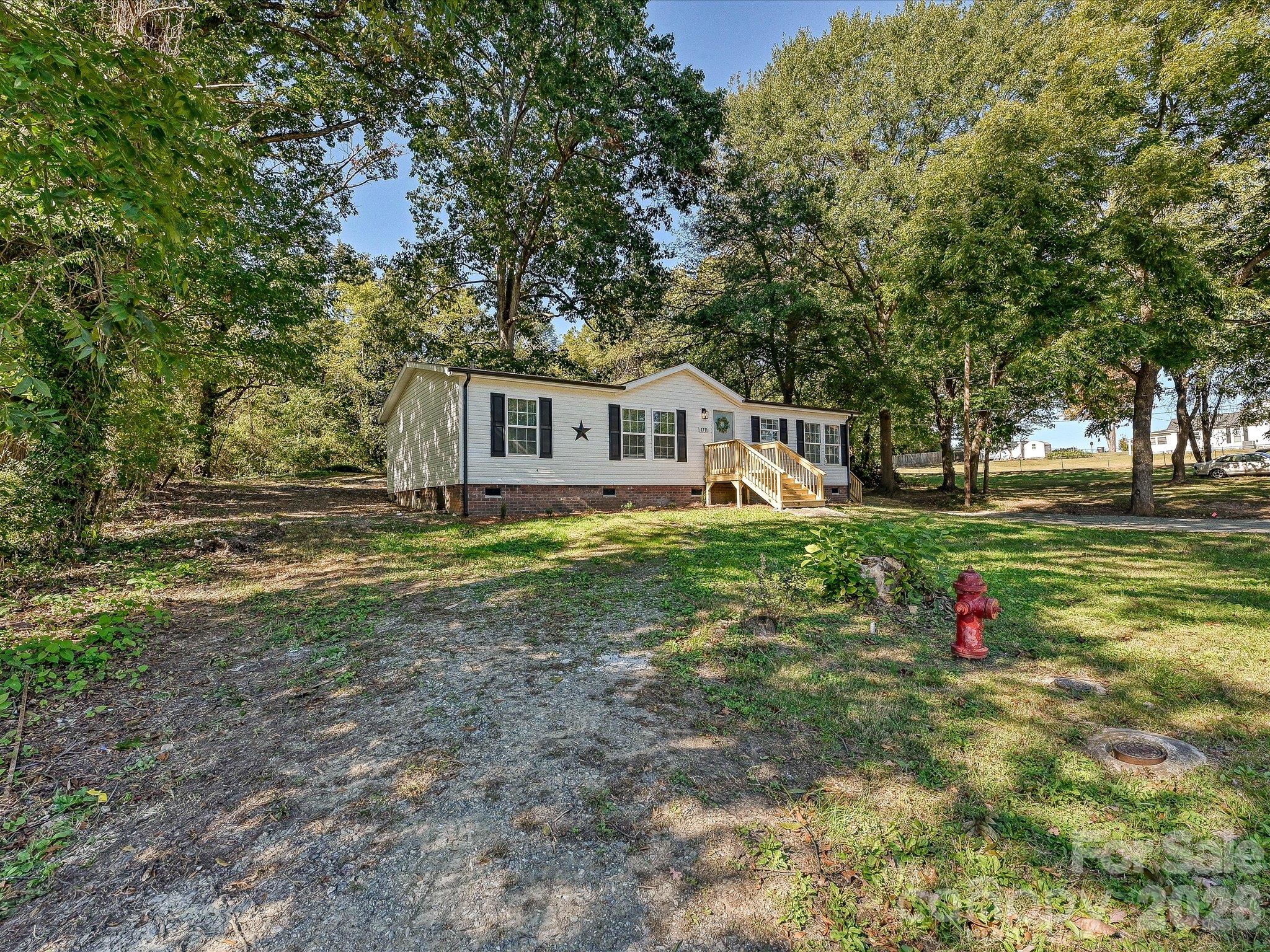 View of home from the front left hand side on street. - 1711 Trexlar Avenue, Gastonia