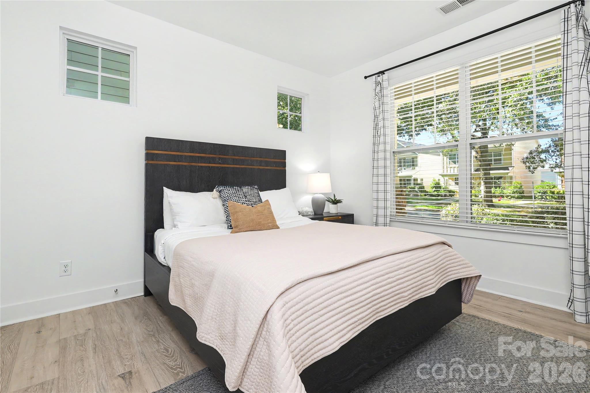 Single Family Residence at 2420 Double Oaks Road, Charlotte, photo 7 of 45