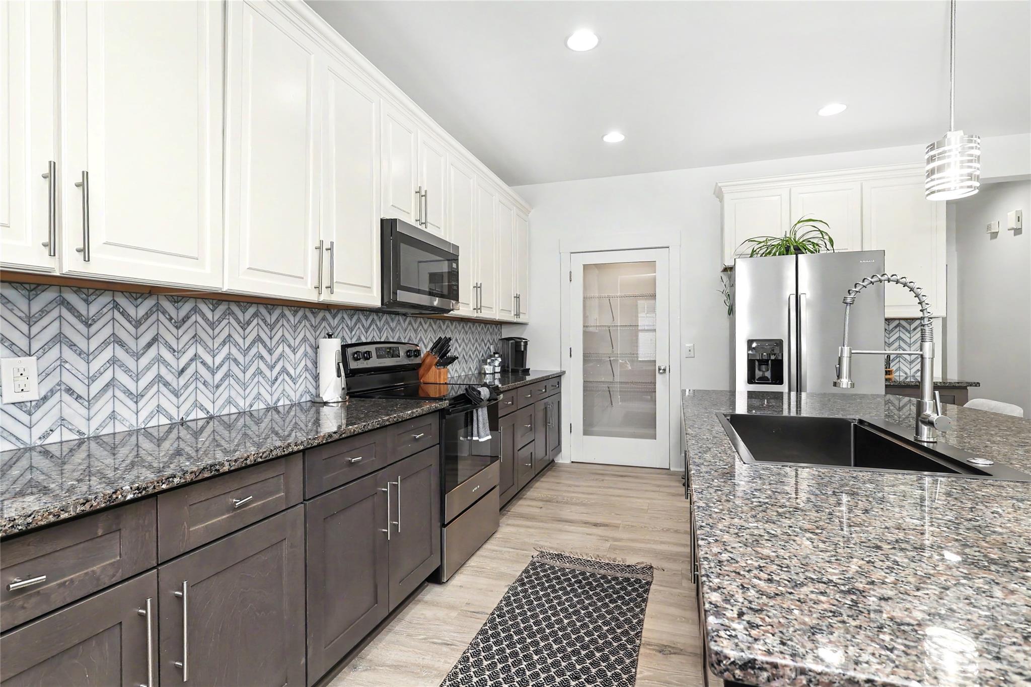 Single Family Residence at 2420 Double Oaks Road, Charlotte, photo 12 of 45