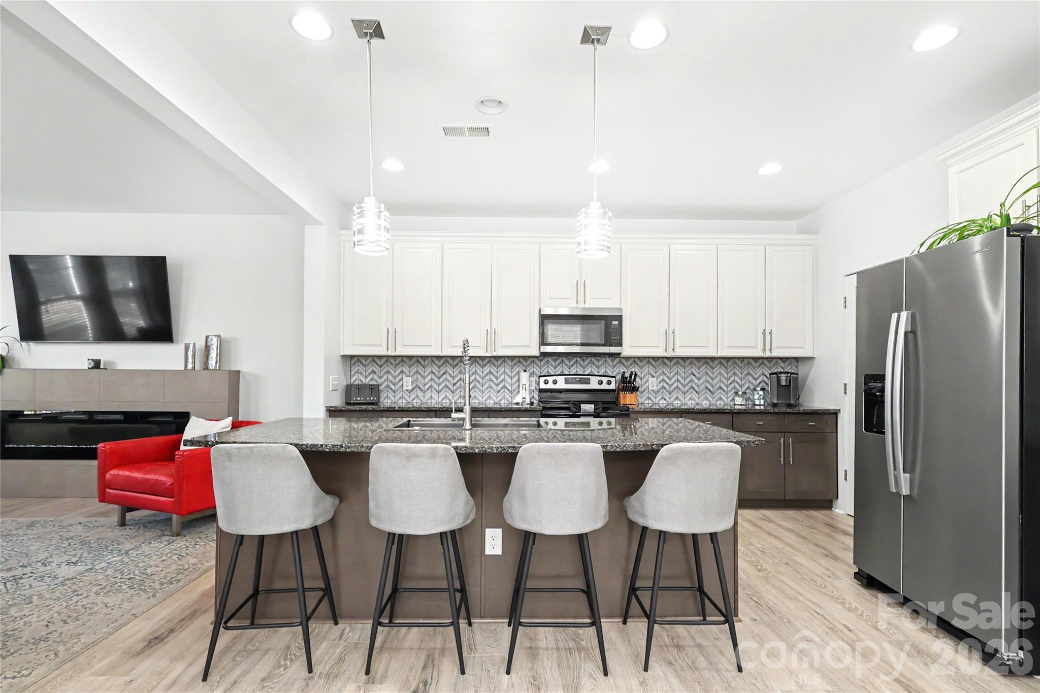 Single Family Residence at 2420 Double Oaks Road, Charlotte, photo 13 of 45