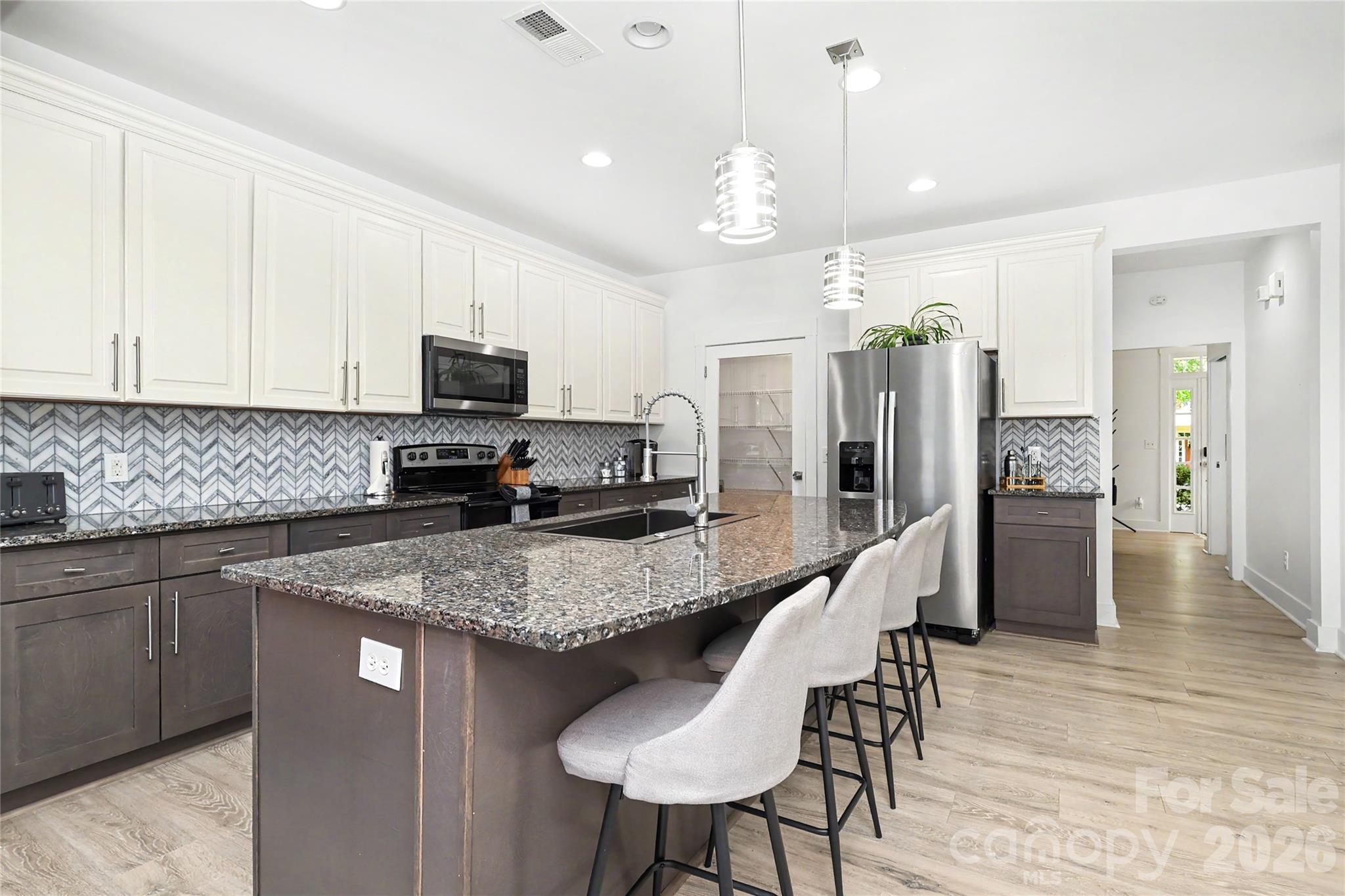 Single Family Residence at 2420 Double Oaks Road, Charlotte, photo 14 of 45