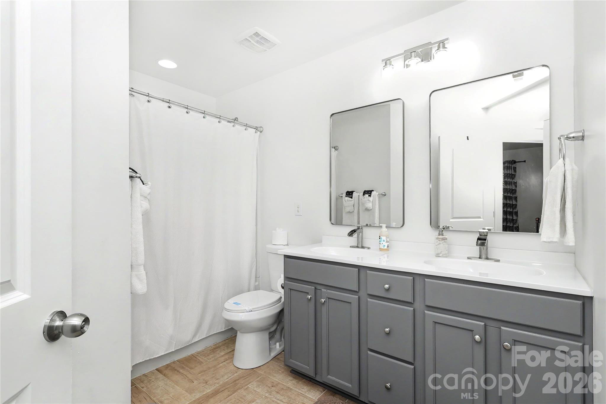 Single Family Residence at 2420 Double Oaks Road, Charlotte, photo 32 of 45