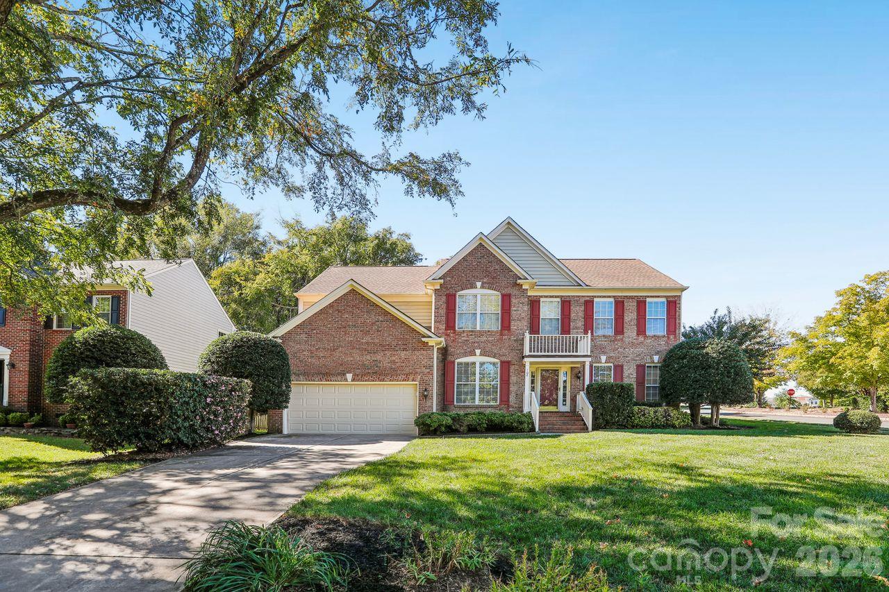 Single Family Residence at 704 Meadow Lake Drive, Matthews, photo 3 of 35
