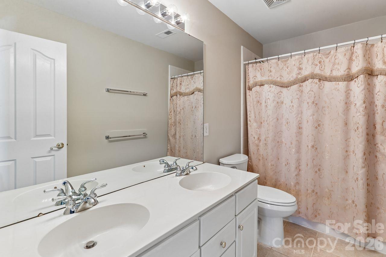 Single Family Residence at 704 Meadow Lake Drive, Matthews, photo 9 of 35