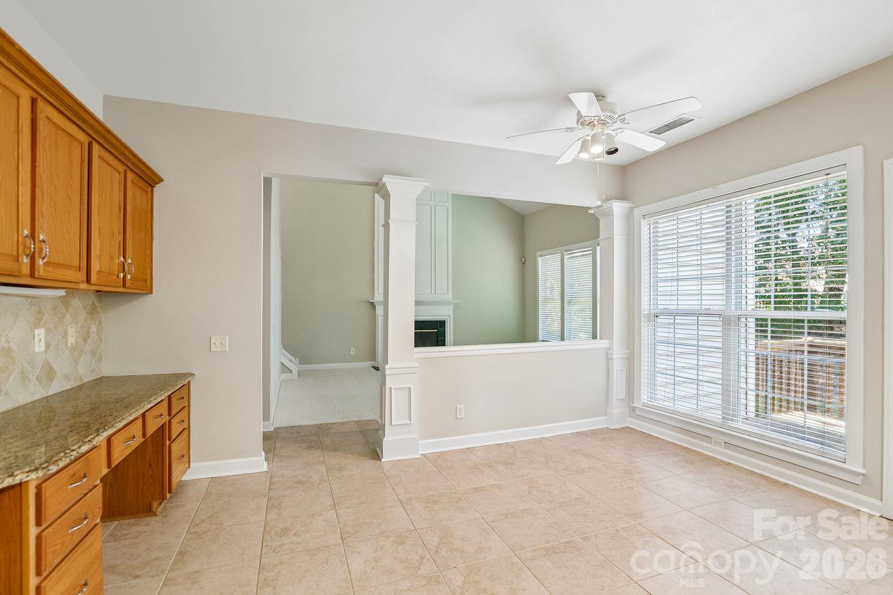 Single Family Residence at 704 Meadow Lake Drive, Matthews, photo 16 of 35