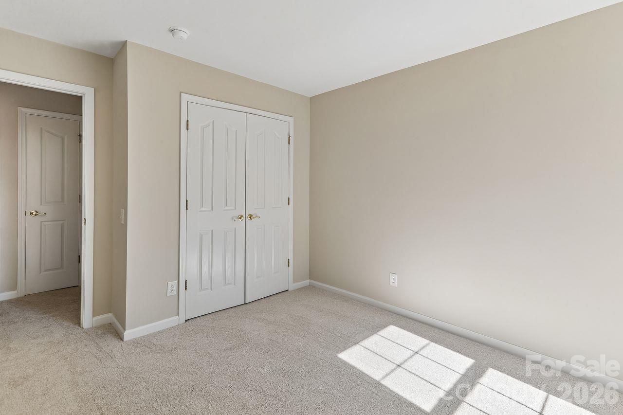 Single Family Residence at 704 Meadow Lake Drive, Matthews, photo 17 of 35