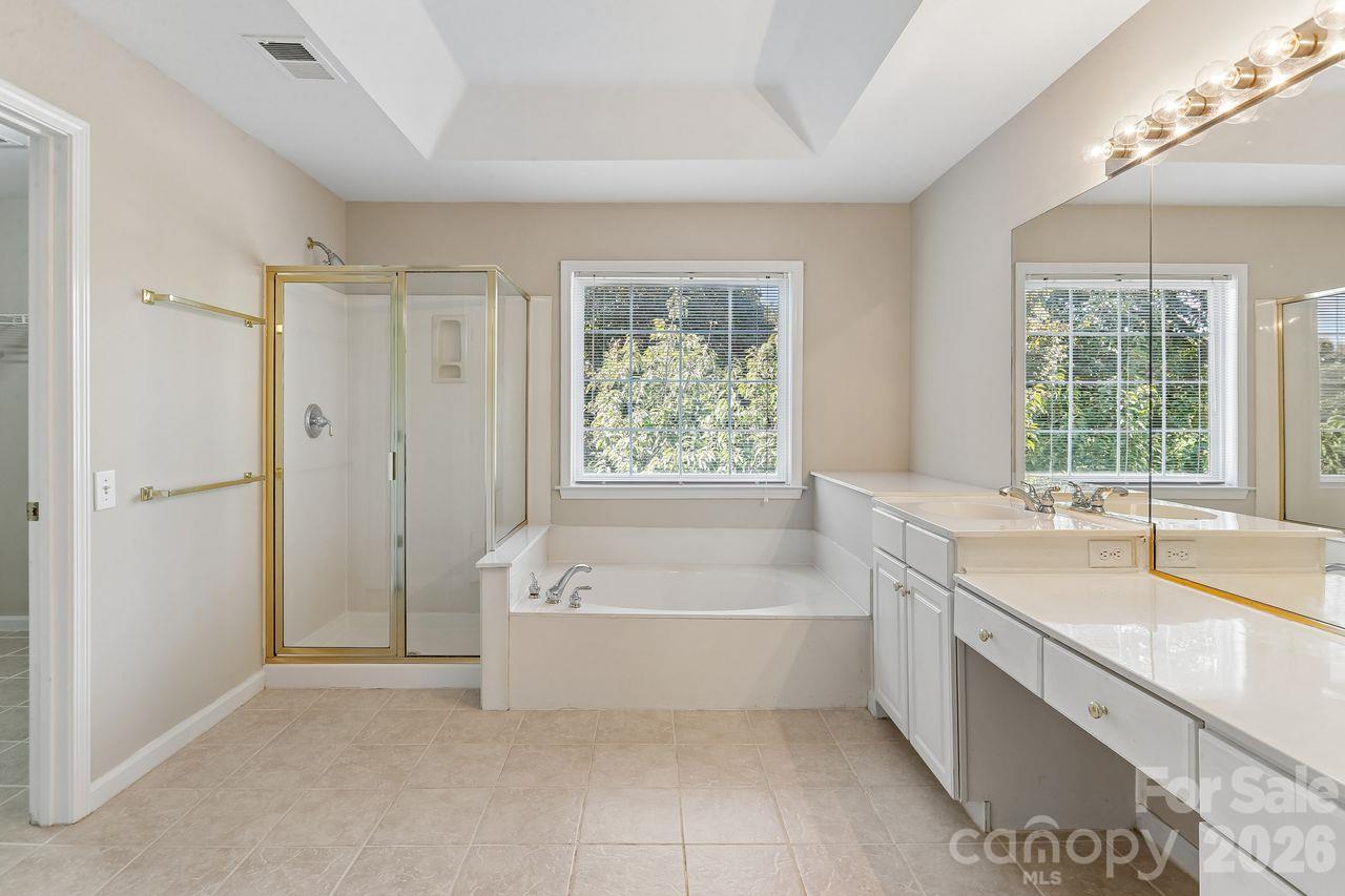 Single Family Residence at 704 Meadow Lake Drive, Matthews, photo 23 of 35
