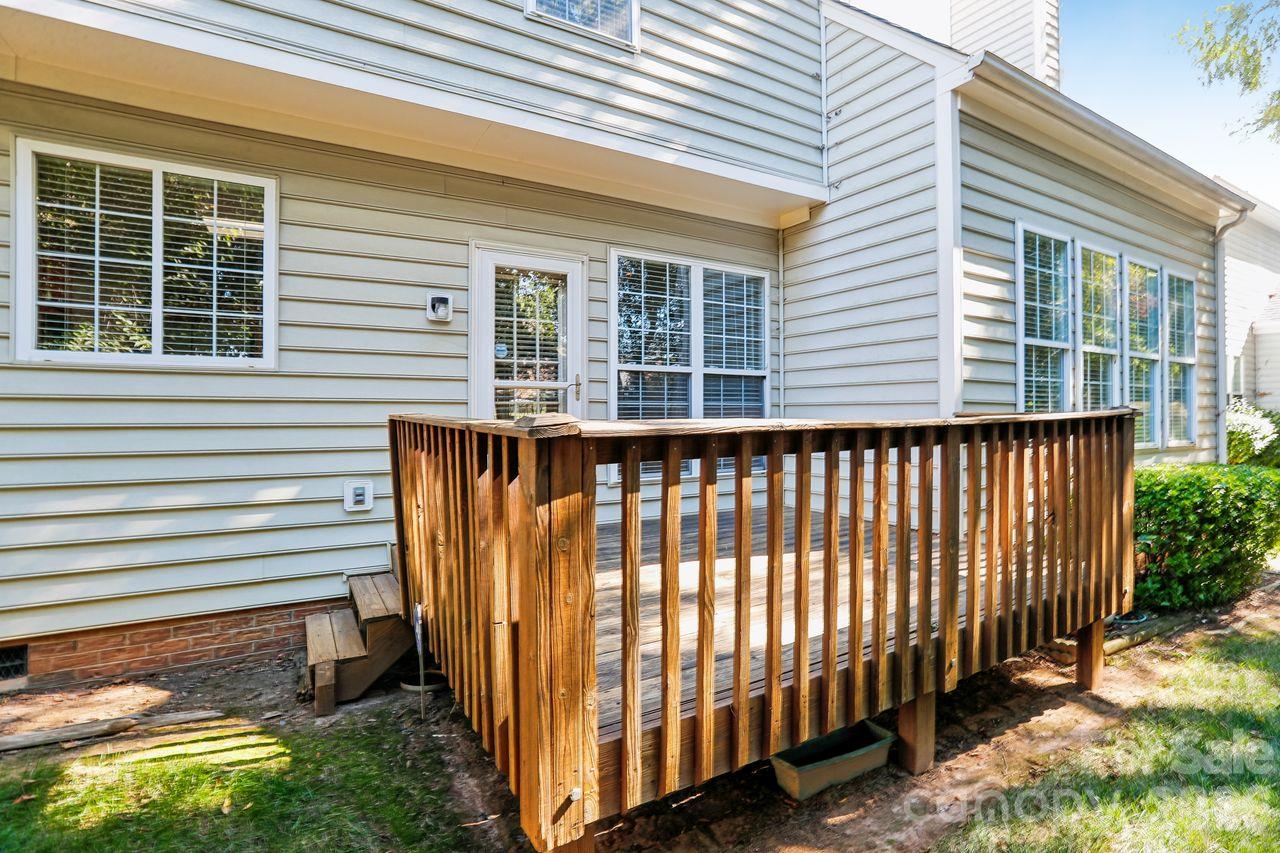 Single Family Residence at 704 Meadow Lake Drive, Matthews, photo 34 of 35
