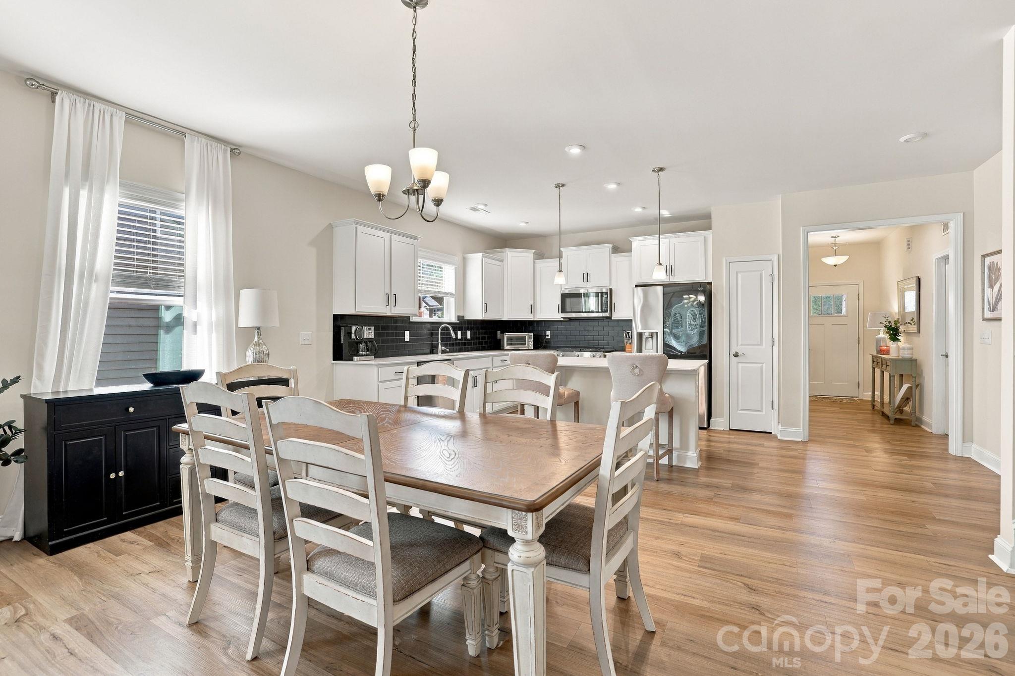 Single Family Residence at 19201 Yellow Birch Drive, Charlotte, photo 4 of 22