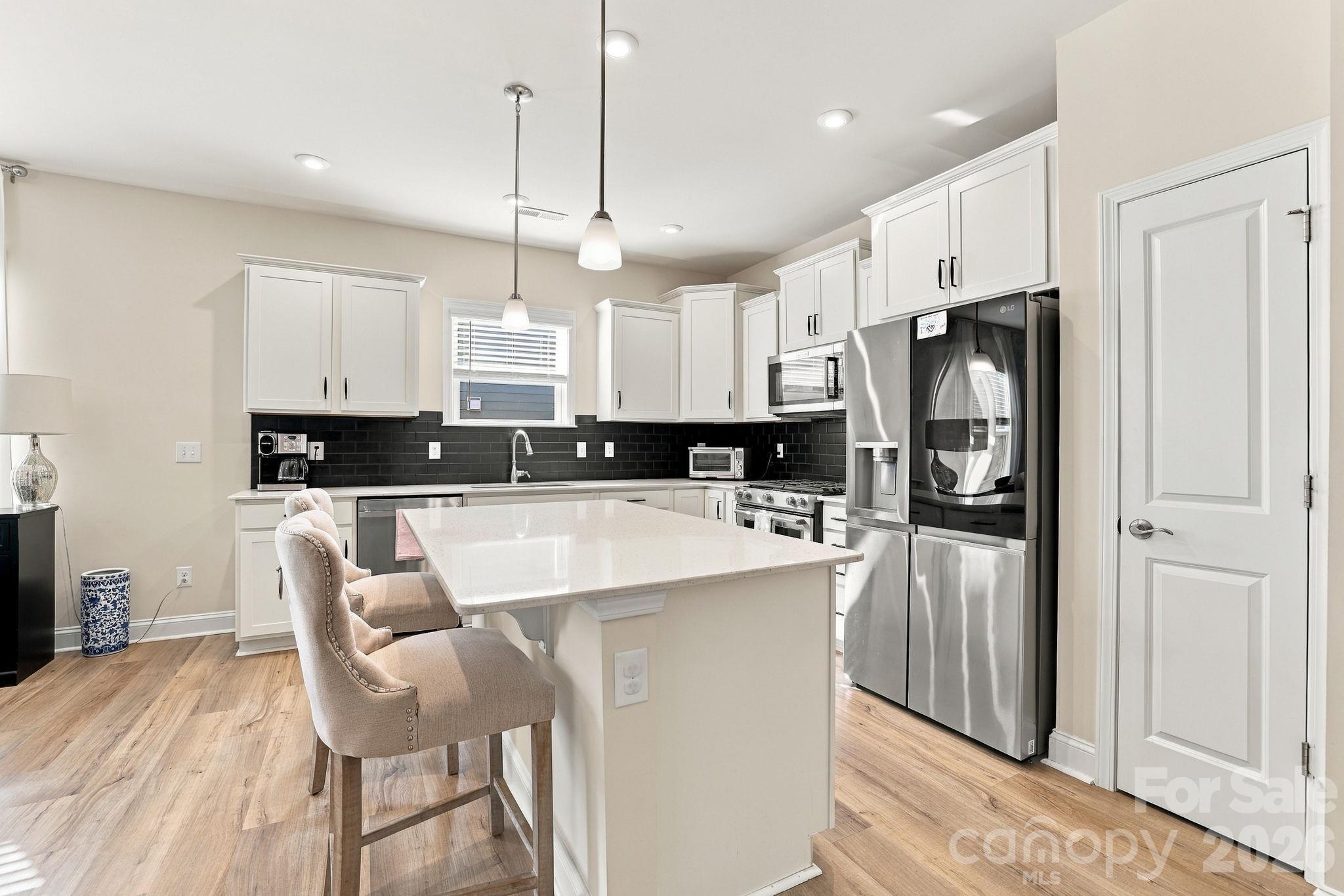 Single Family Residence at 19201 Yellow Birch Drive, Charlotte, photo 5 of 22