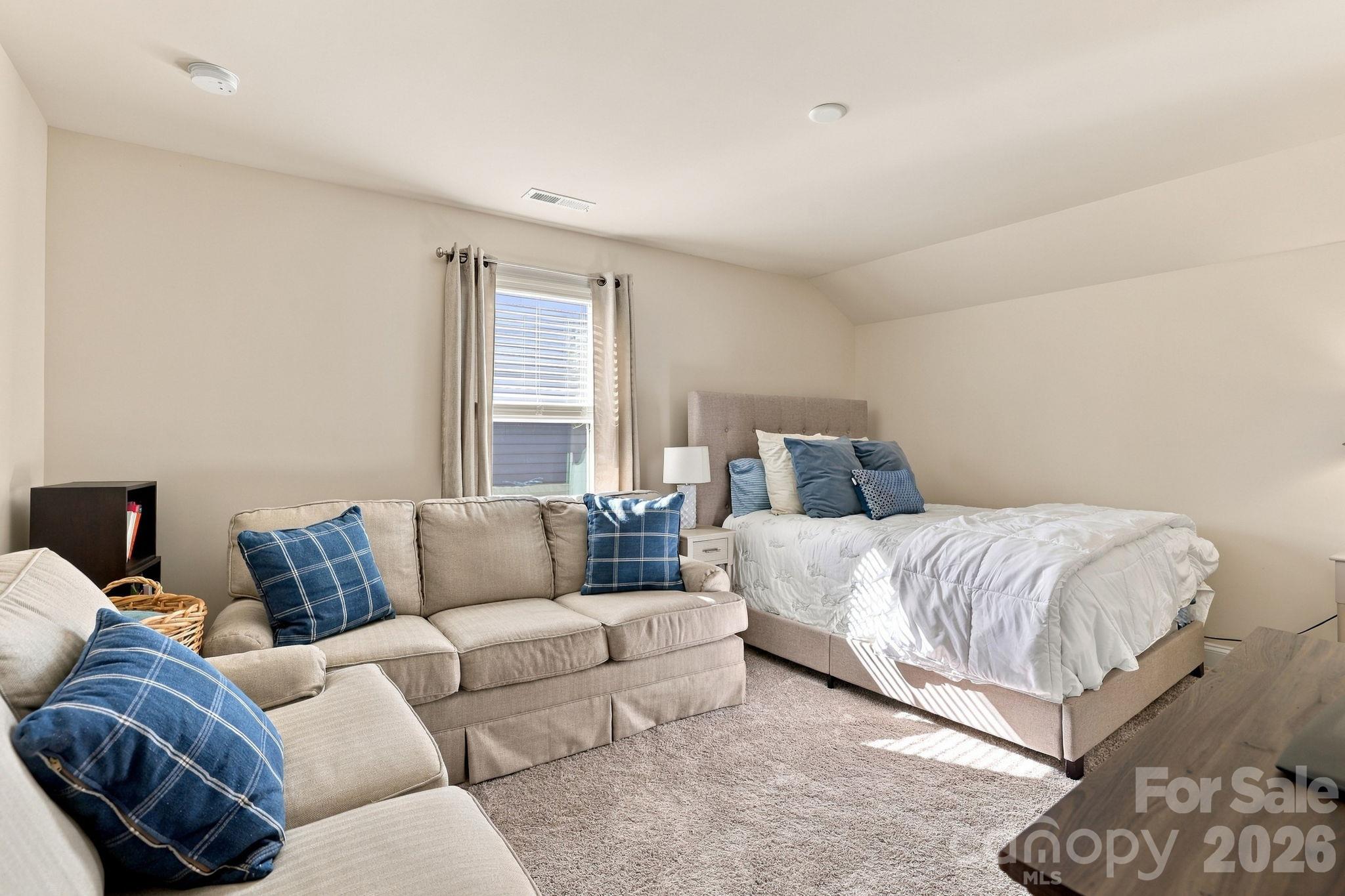 Single Family Residence at 19201 Yellow Birch Drive, Charlotte, photo 14 of 22