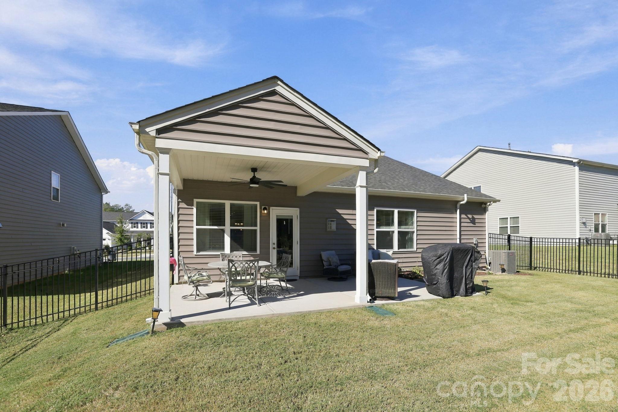 Single Family Residence at 19201 Yellow Birch Drive, Charlotte, photo 17 of 22