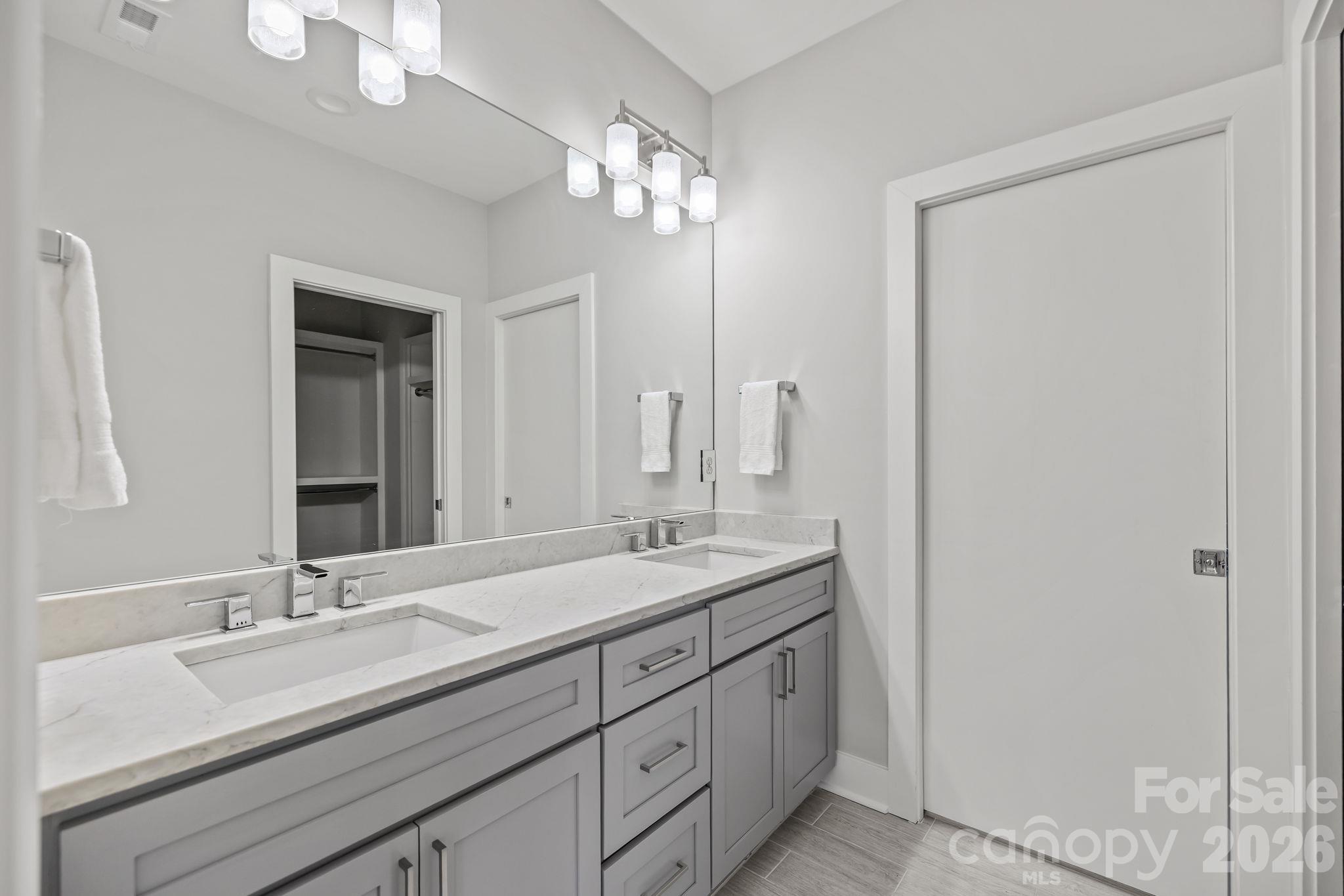 Condominium at 928 Westbrook Drive, Charlotte, photo 23 of 41