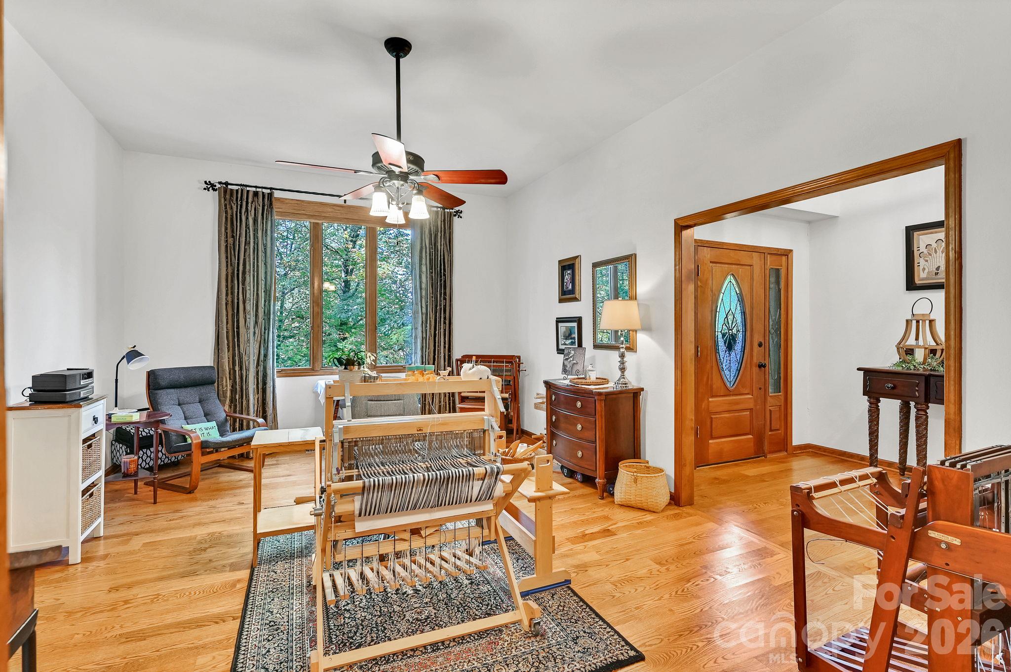 Family Room - 52 Oak Gate Drive, Hendersonville