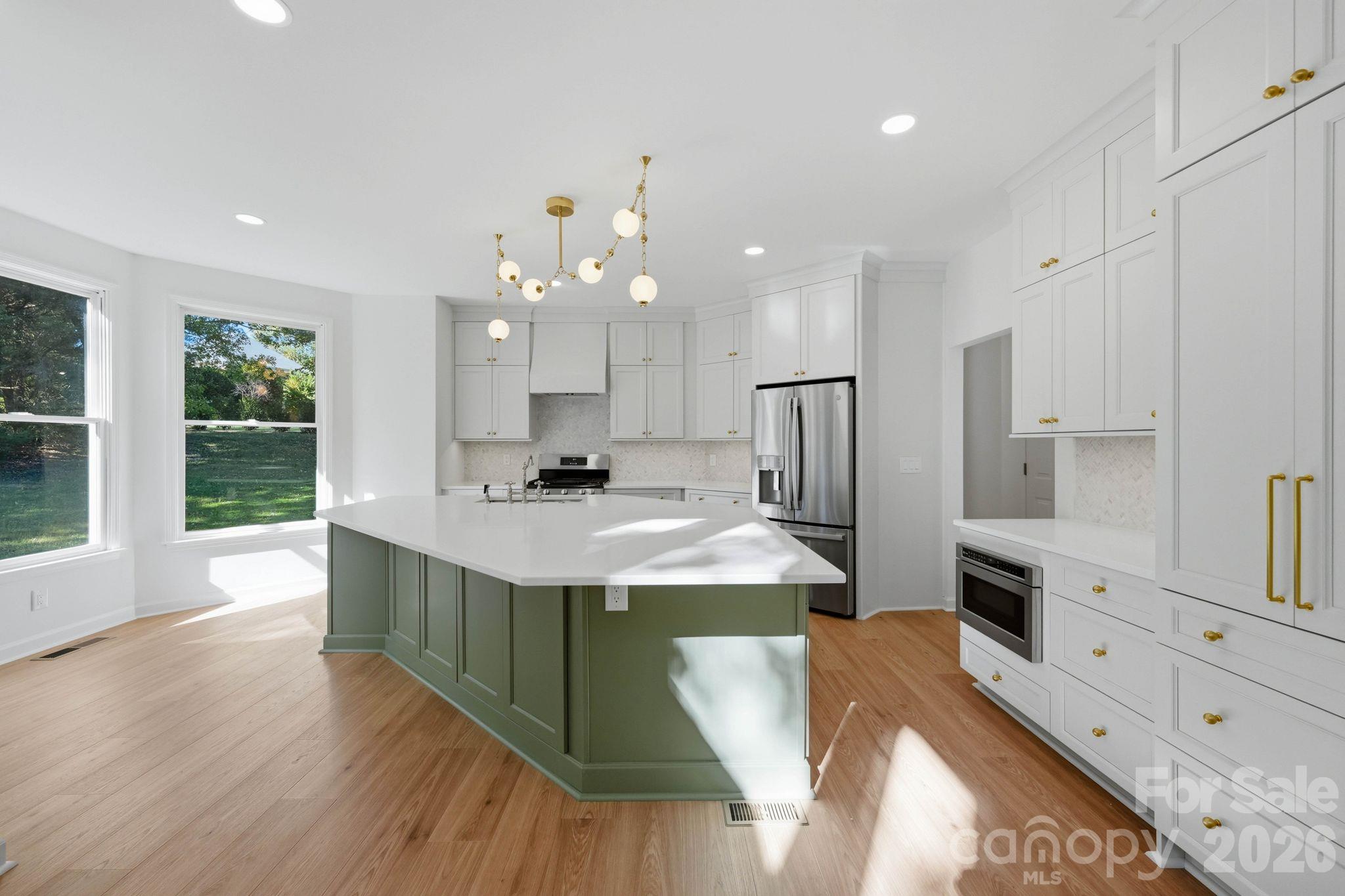 Single Family Residence at 10318 Tallent Lane, Huntersville, photo 3 of 46