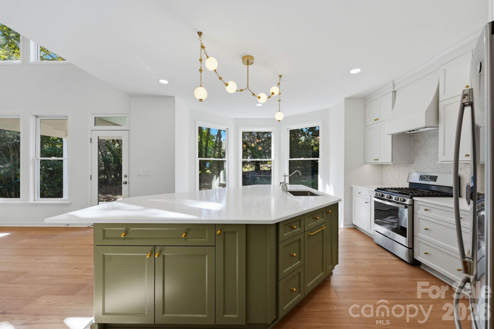 Single Family Residence at 10318 Tallent Lane, Huntersville, photo 5 of 46