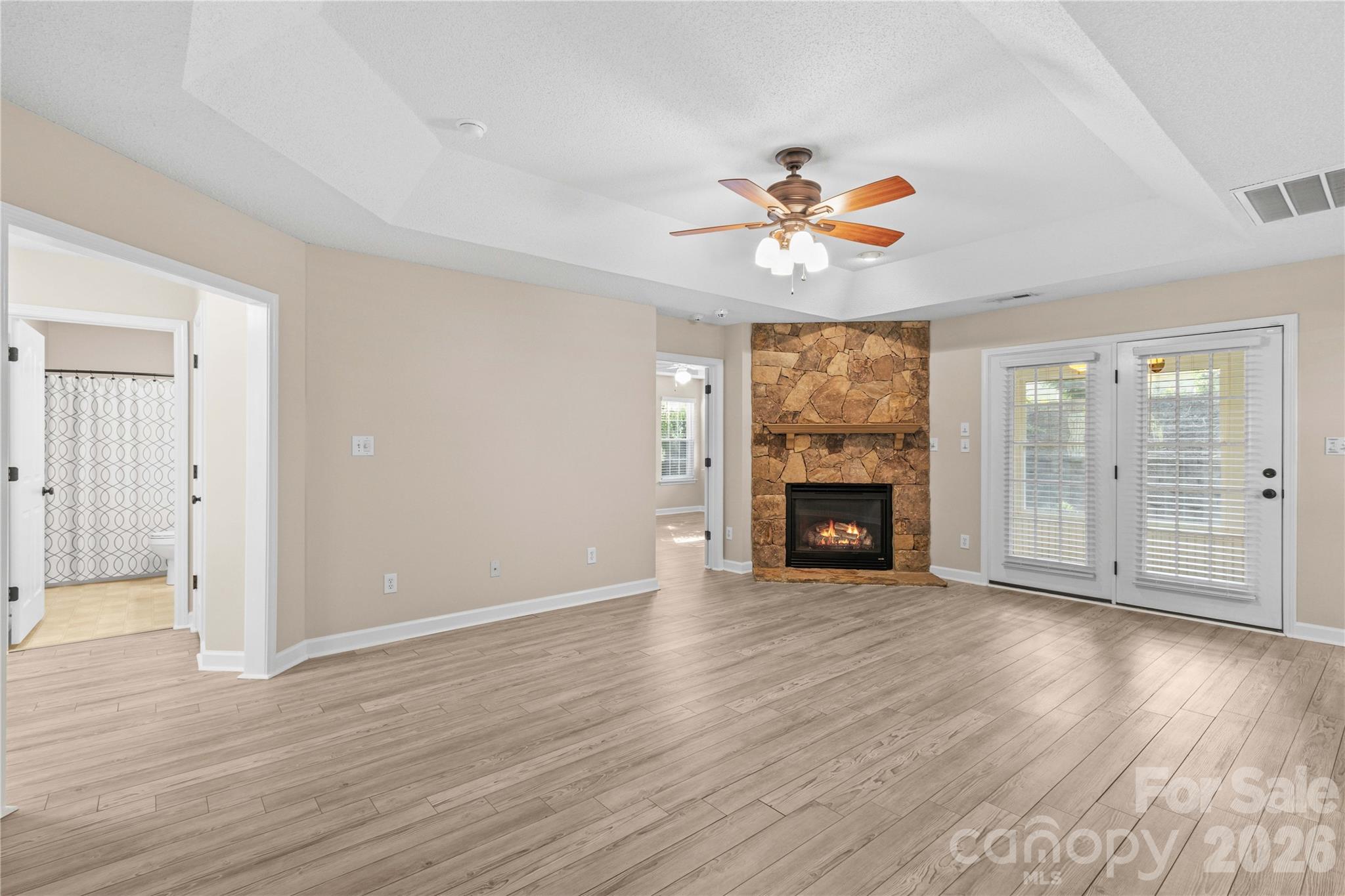 Single Family Residence at 117 Abbotswood Place, Mooresville, photo 7 of 47