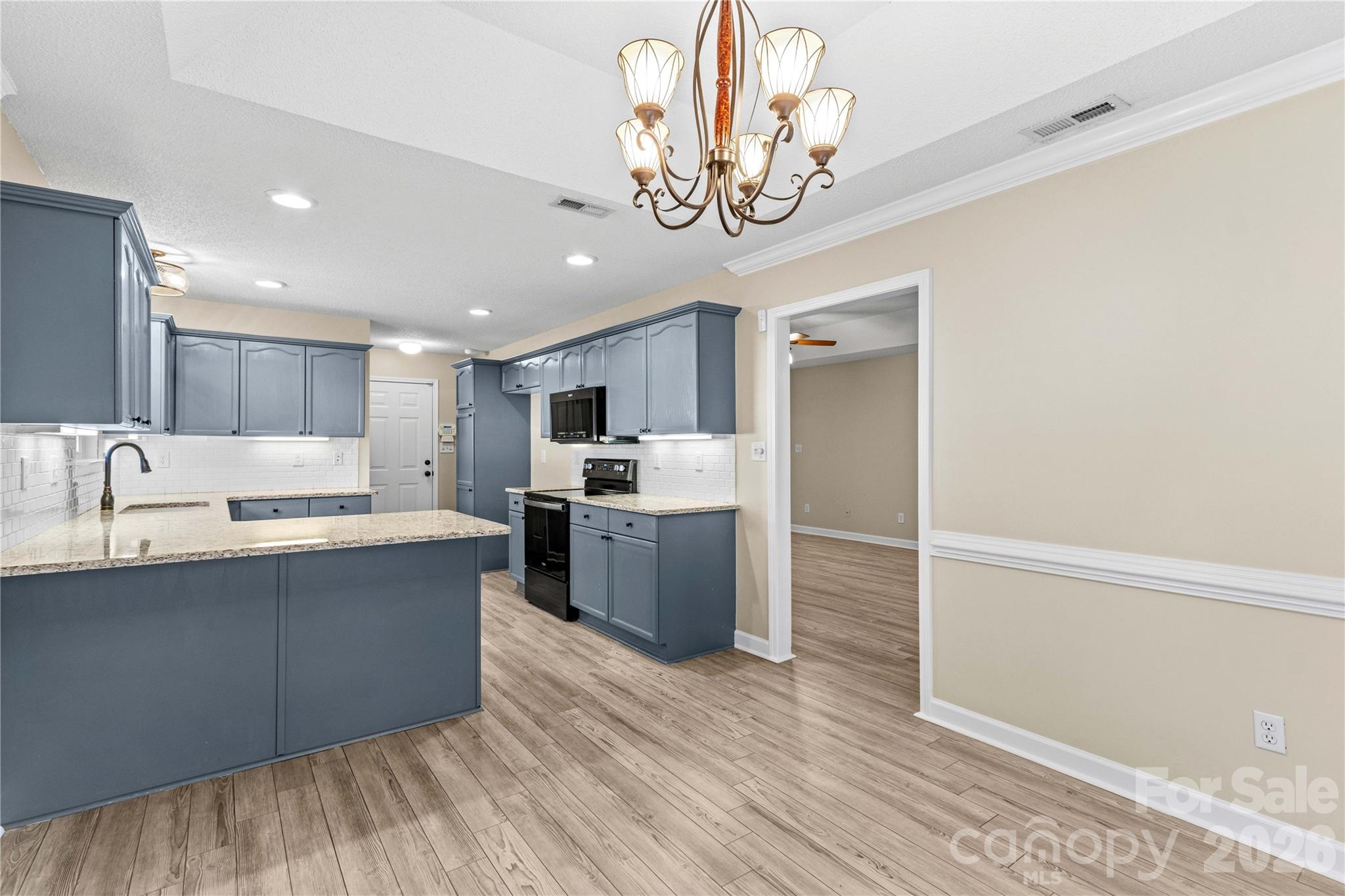 Single Family Residence at 117 Abbotswood Place, Mooresville, photo 14 of 47