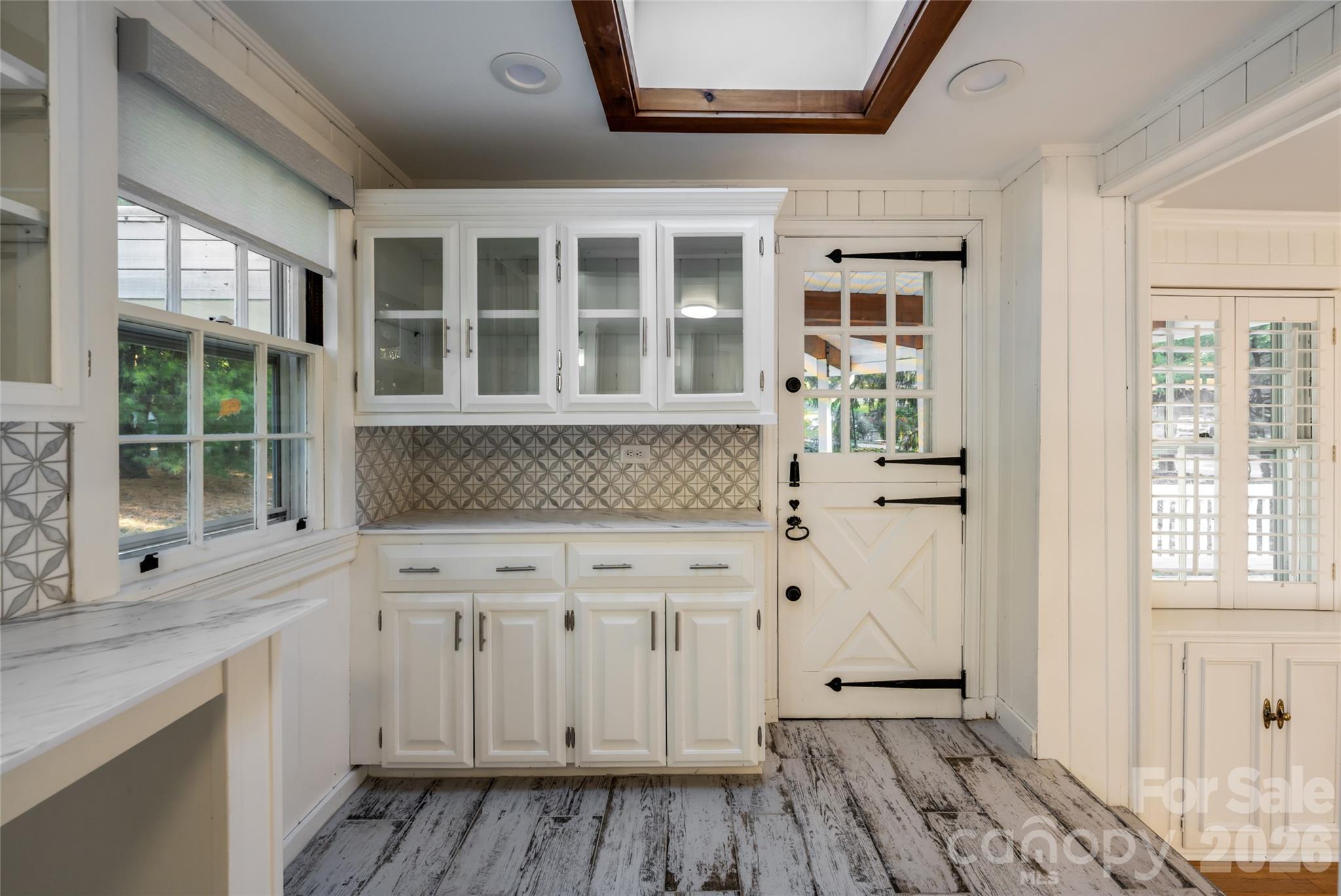 Kitchen with direct access to covered porch - 25 Blackwood Road, Asheville