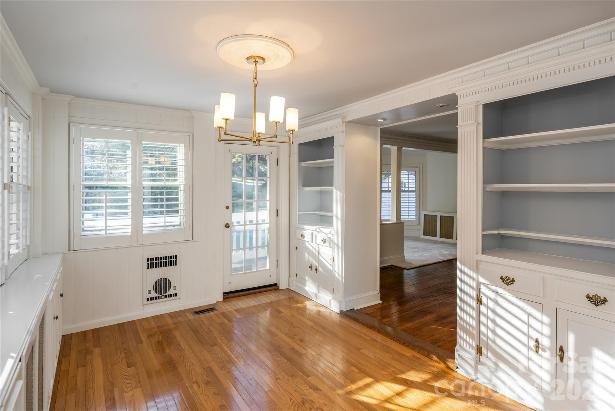 Charming dining room - 25 Blackwood Road, Asheville