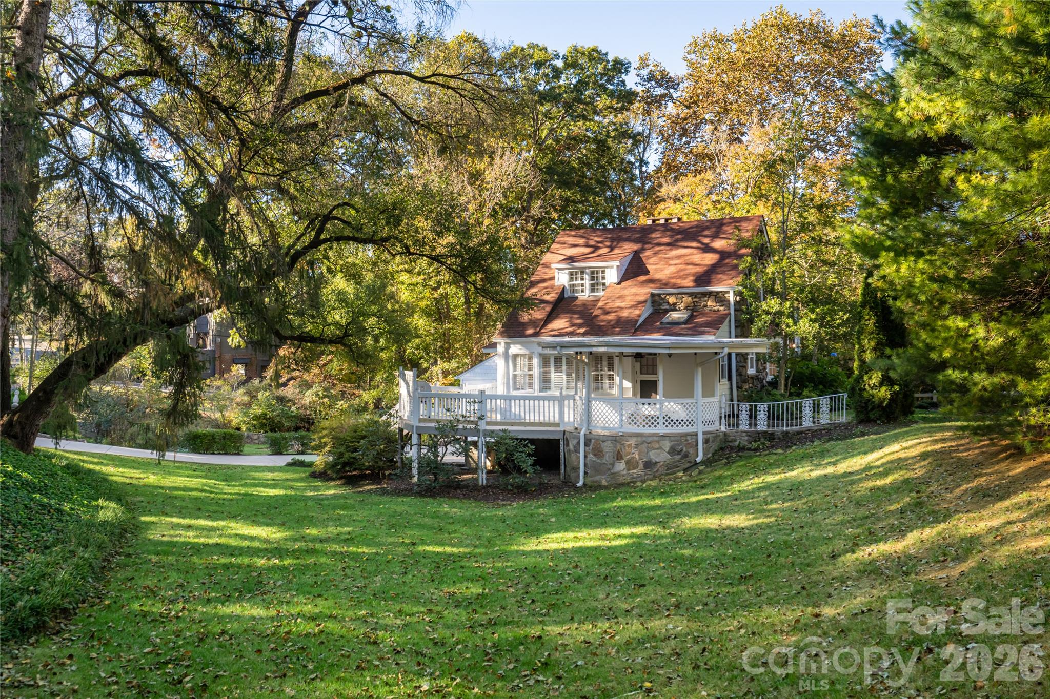 Amazing yard - 25 Blackwood Road, Asheville