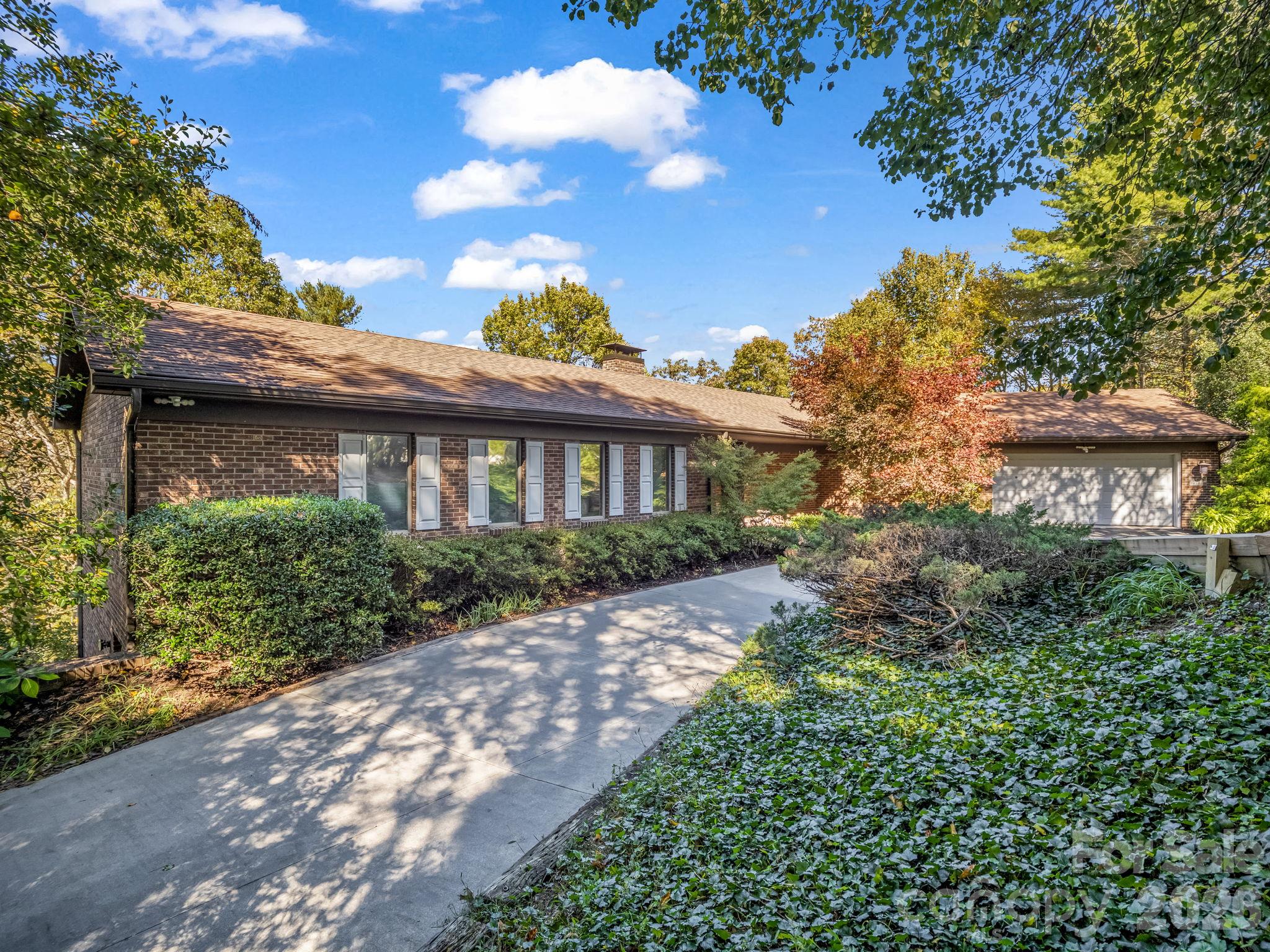 Single Family Residence at 112 Wolf Shoals Road, Hendersonville, photo 2 of 43
