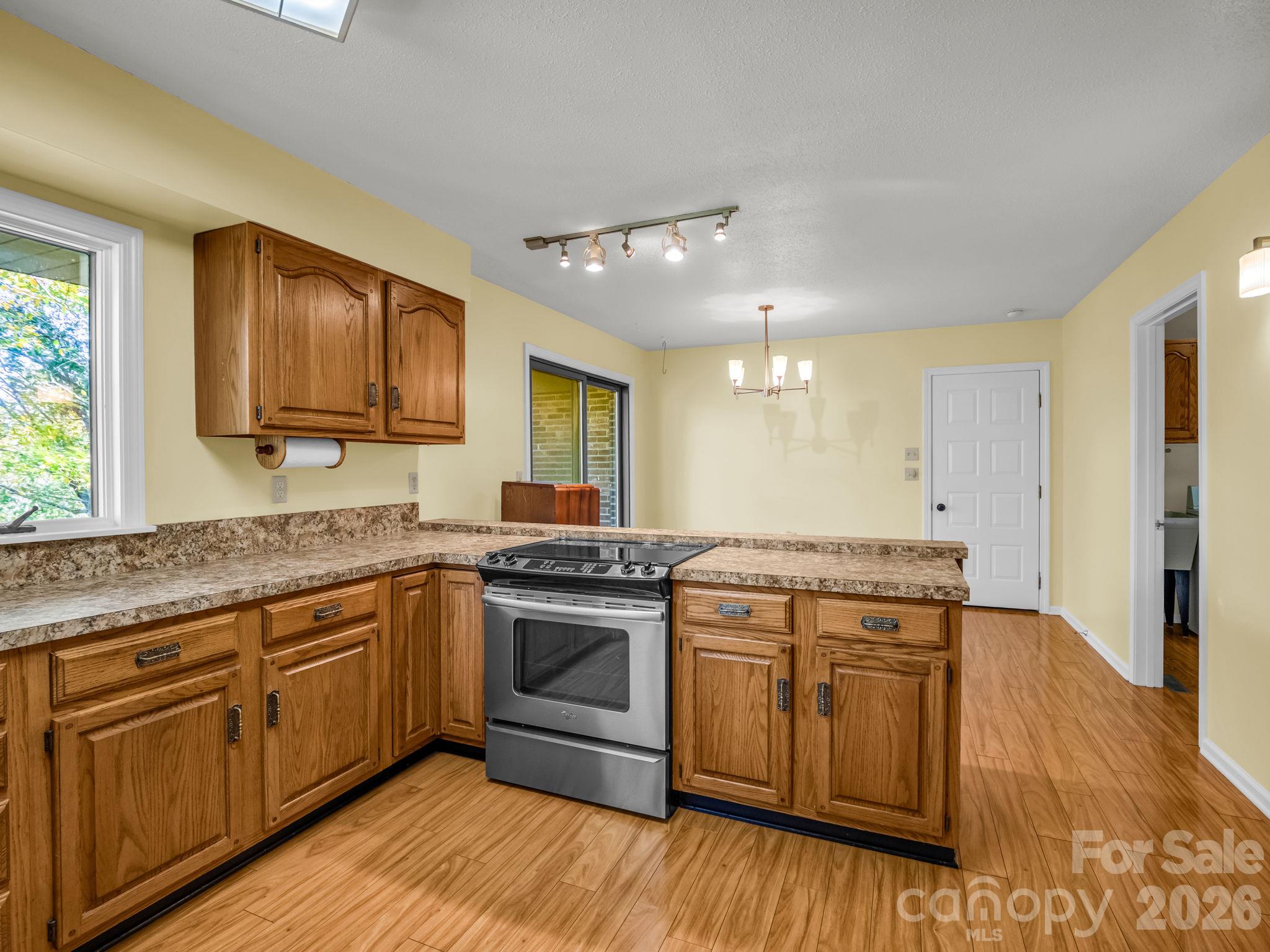 Single Family Residence at 112 Wolf Shoals Road, Hendersonville, photo 12 of 43