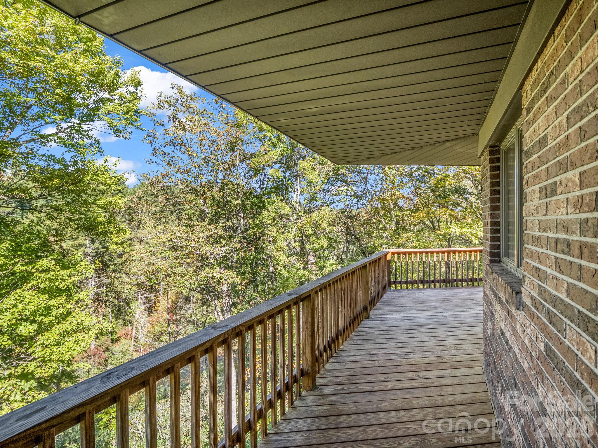 Single Family Residence at 112 Wolf Shoals Road, Hendersonville, photo 17 of 43