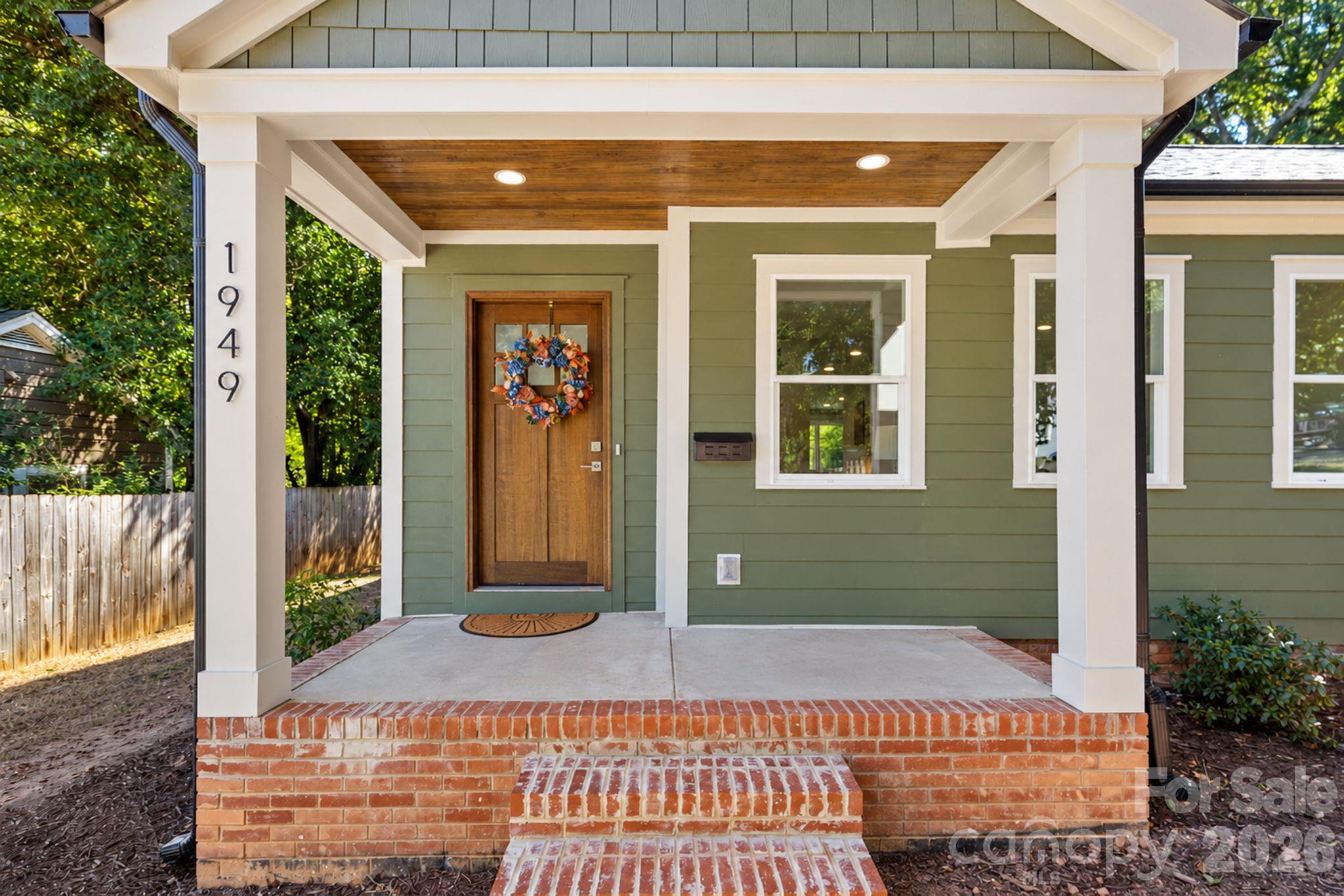 Single Family Residence at 1949 Garibaldi Avenue, Charlotte, photo 2 of 35