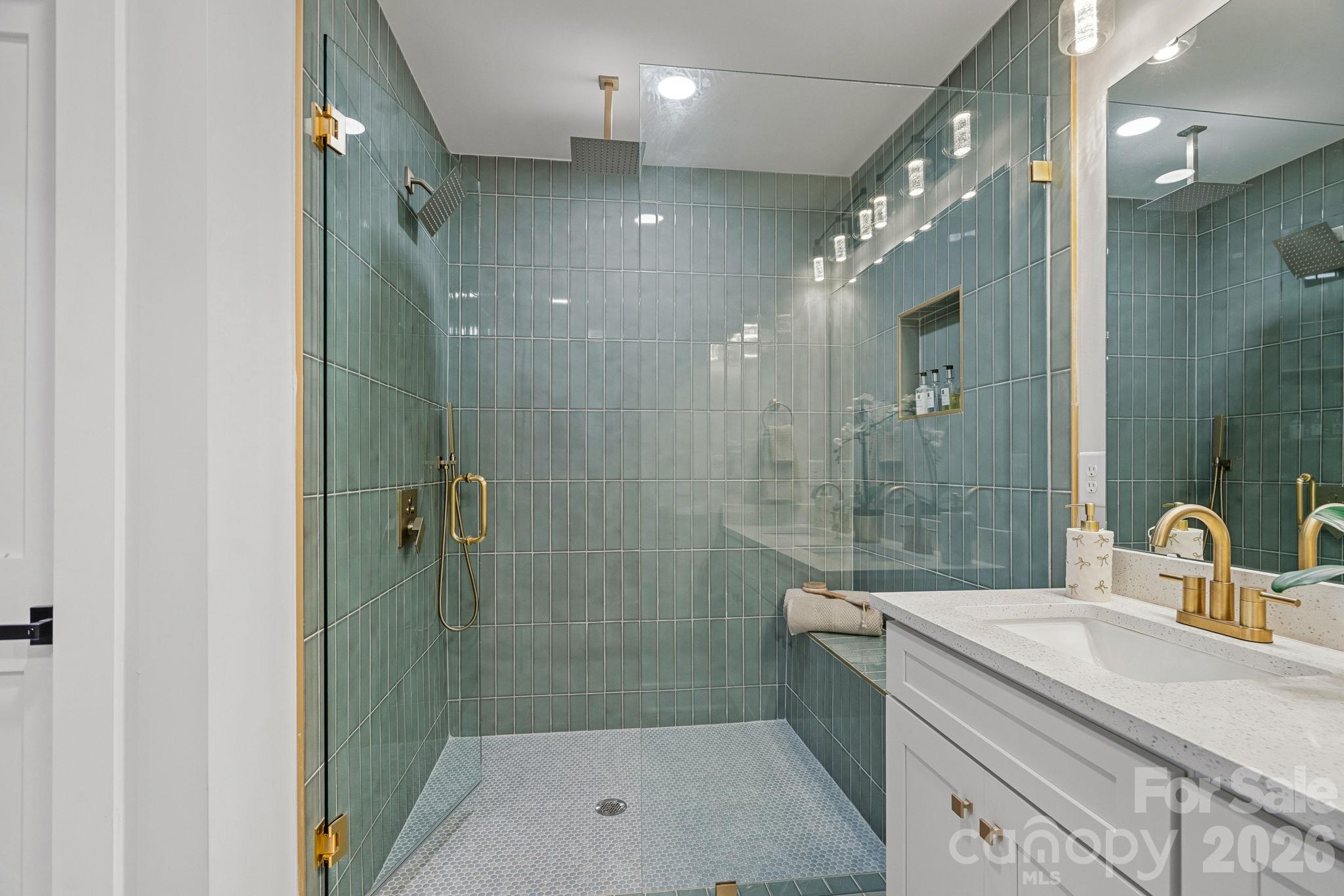Primary Shower - 1949 Garibaldi Avenue, Charlotte