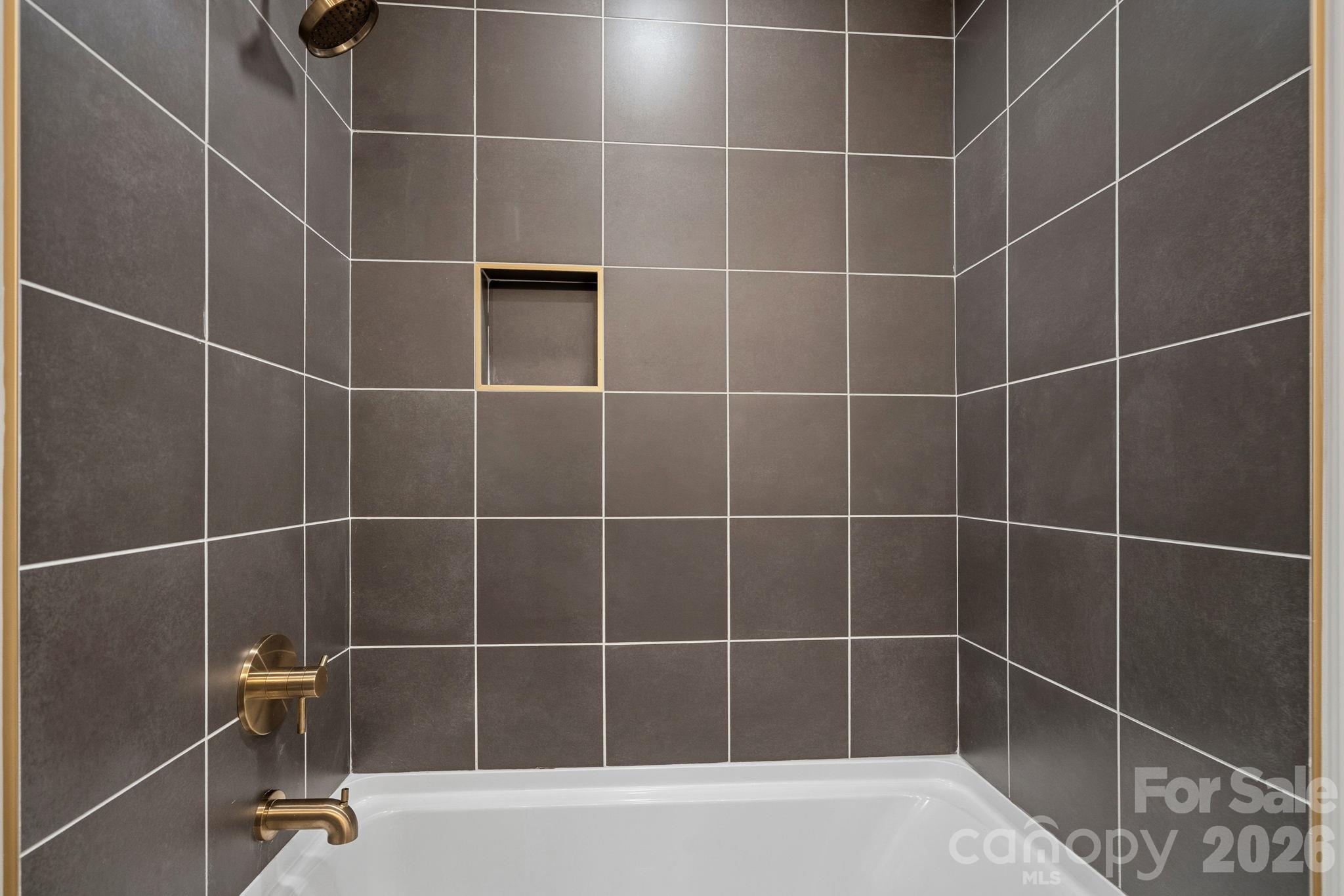 Guest Bath - 1949 Garibaldi Avenue, Charlotte