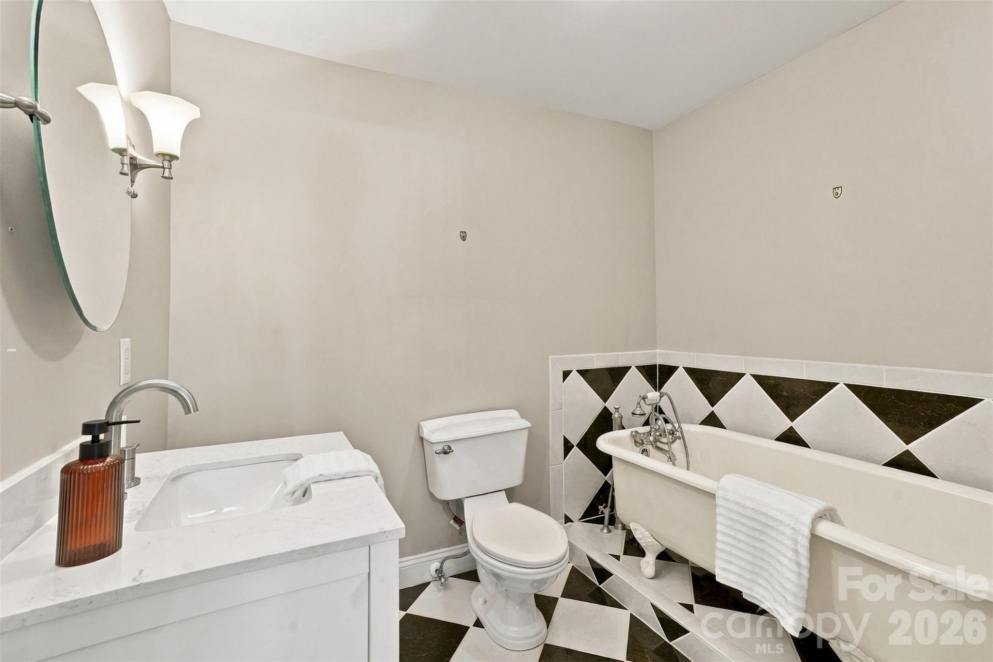 Bedroom 2 en suite with charming clawfoot tub - 380 Laurel Hill Road, Indian Land