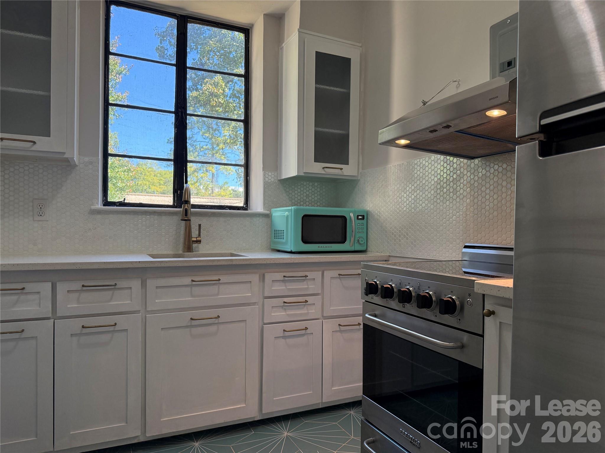 Condominium at 1121 Myrtle Avenue, Charlotte, photo 8 of 22
