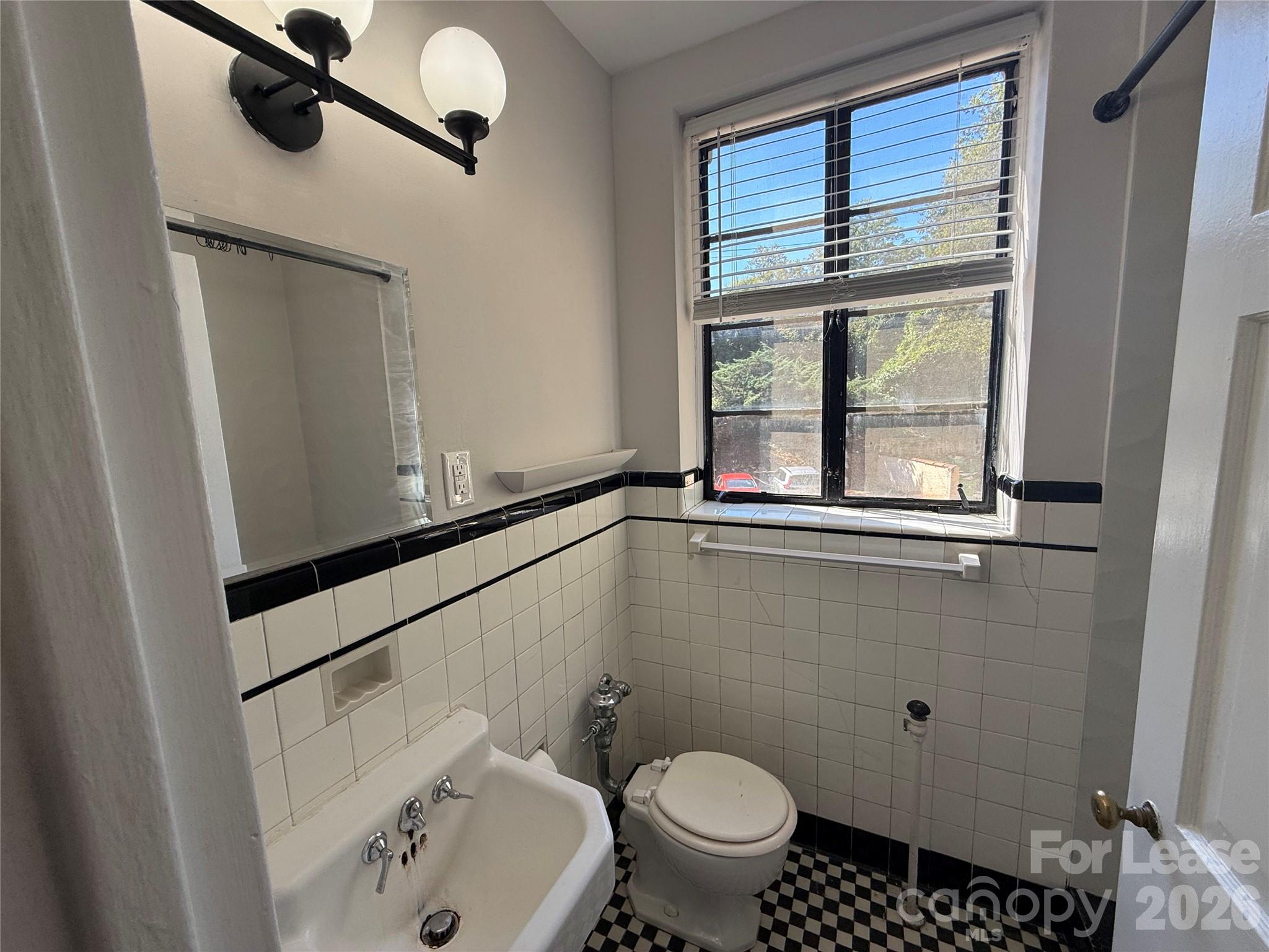 Condominium at 1121 Myrtle Avenue, Charlotte, photo 16 of 22