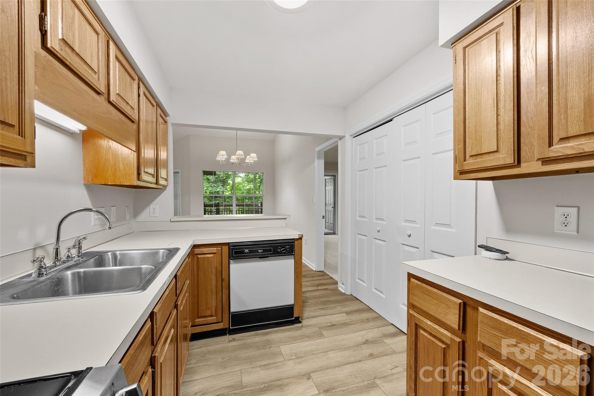 Condominium at 5013 Sharon Road, Charlotte, photo 14 of 37