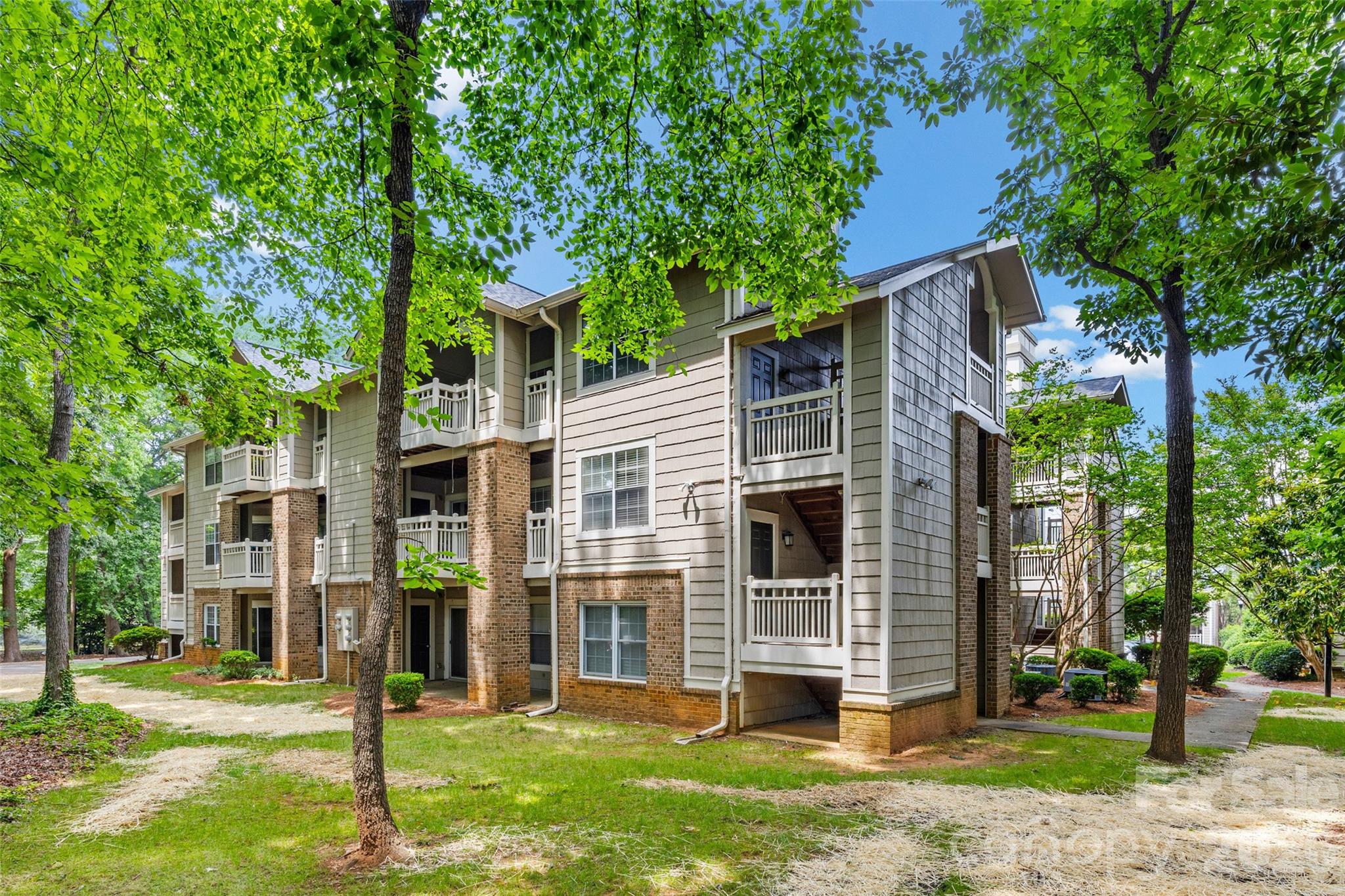 Condominium at 5013 Sharon Road, Charlotte, photo 28 of 37