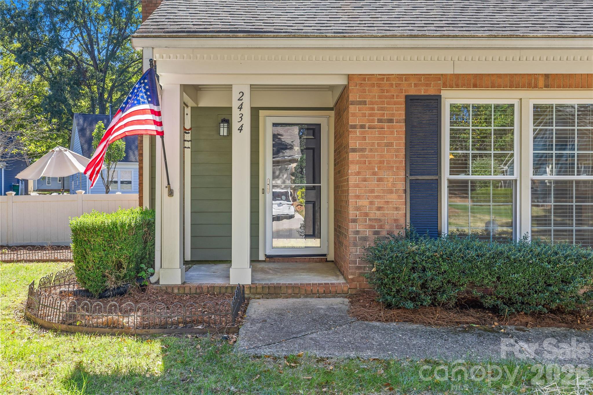 Single Family Residence at 2434 Dryden Lane, Charlotte, photo 3 of 32