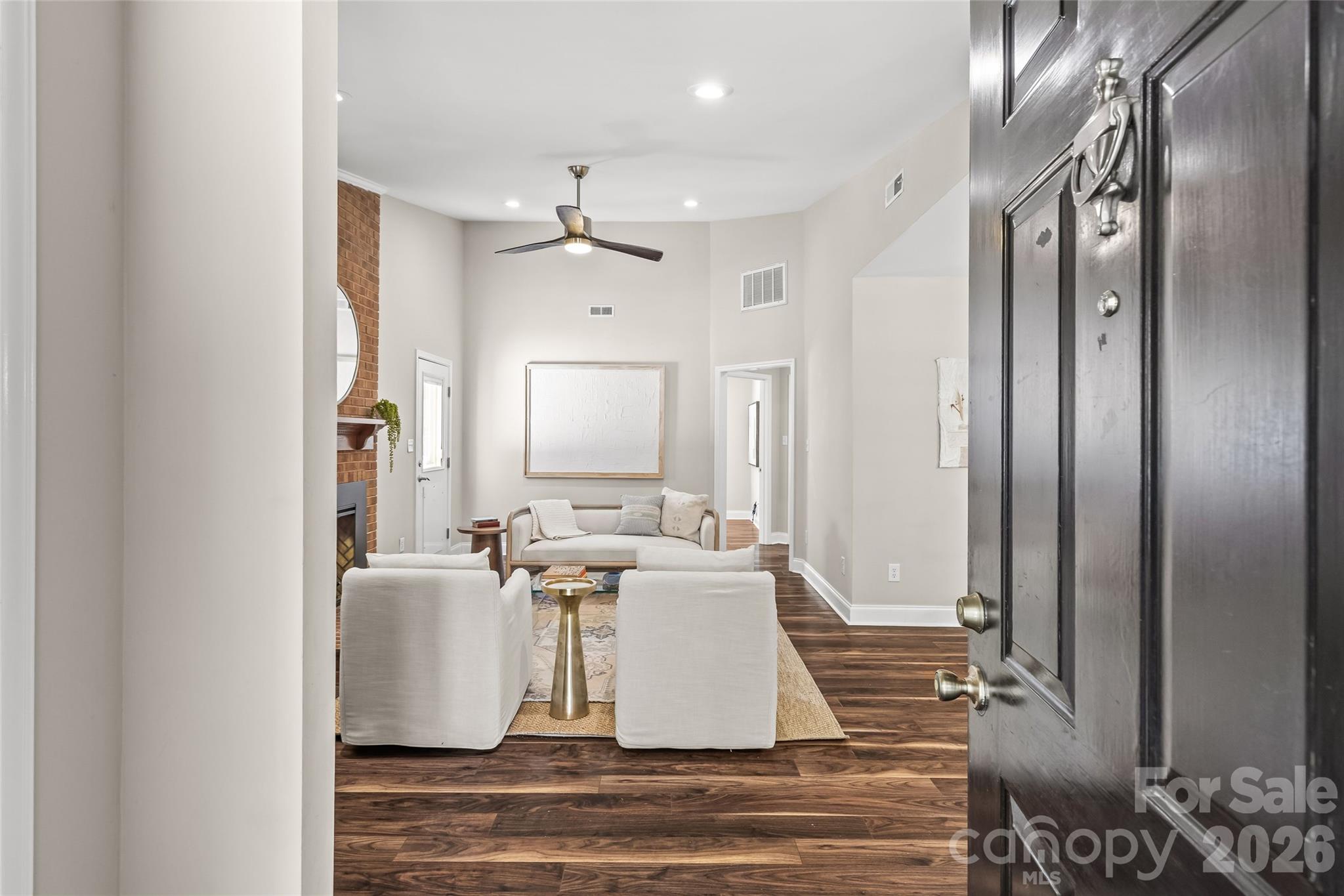 Single Family Residence at 2434 Dryden Lane, Charlotte, photo 4 of 32