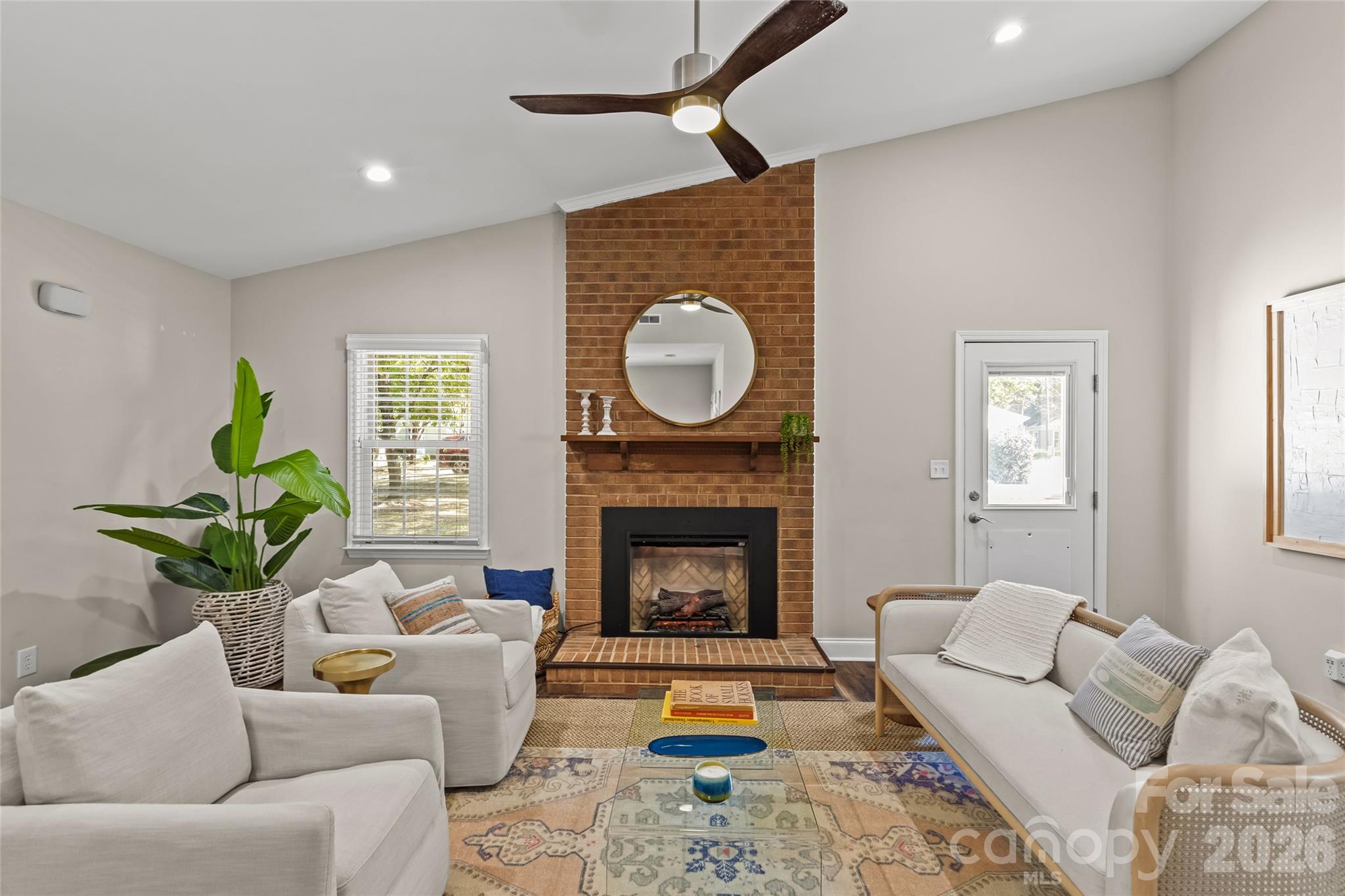 Single Family Residence at 2434 Dryden Lane, Charlotte, photo 6 of 32