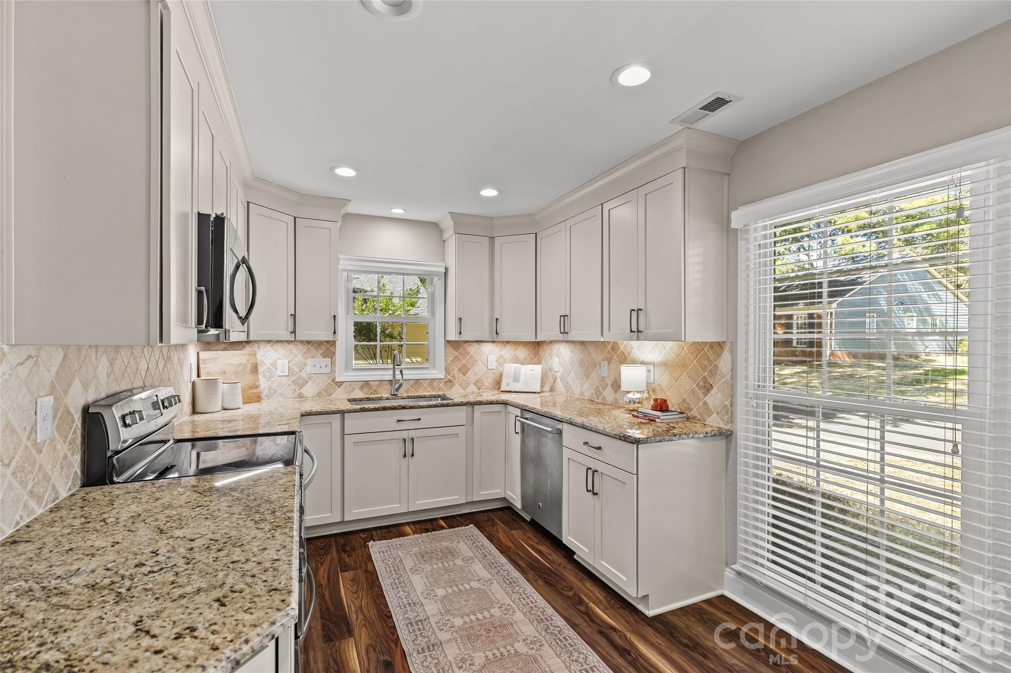 Single Family Residence at 2434 Dryden Lane, Charlotte, photo 12 of 32