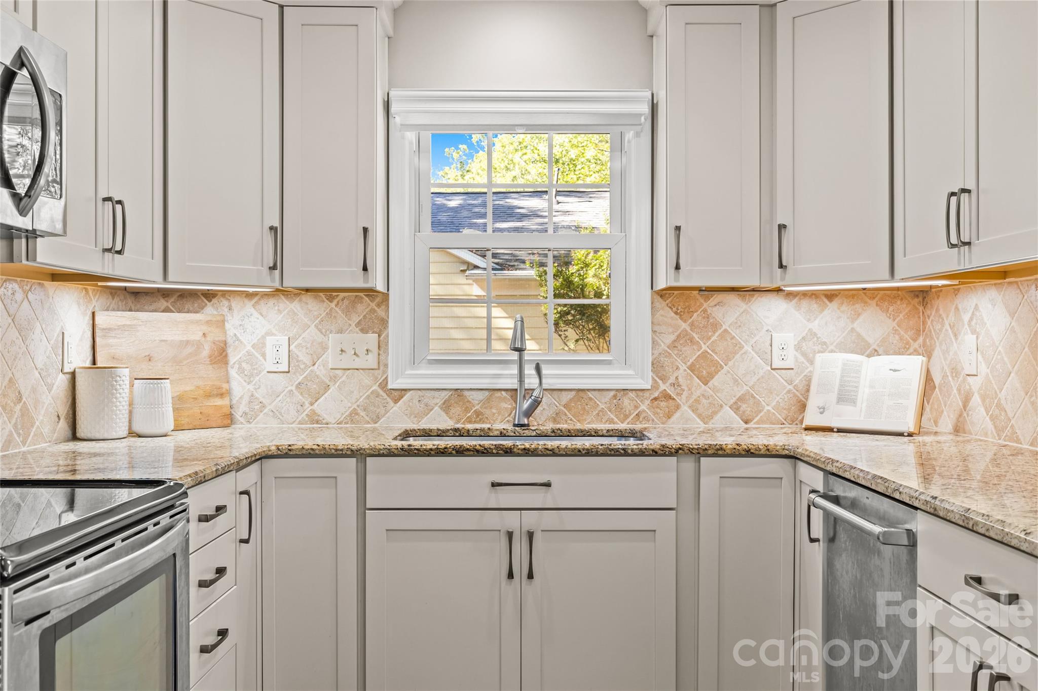 Single Family Residence at 2434 Dryden Lane, Charlotte, photo 15 of 32