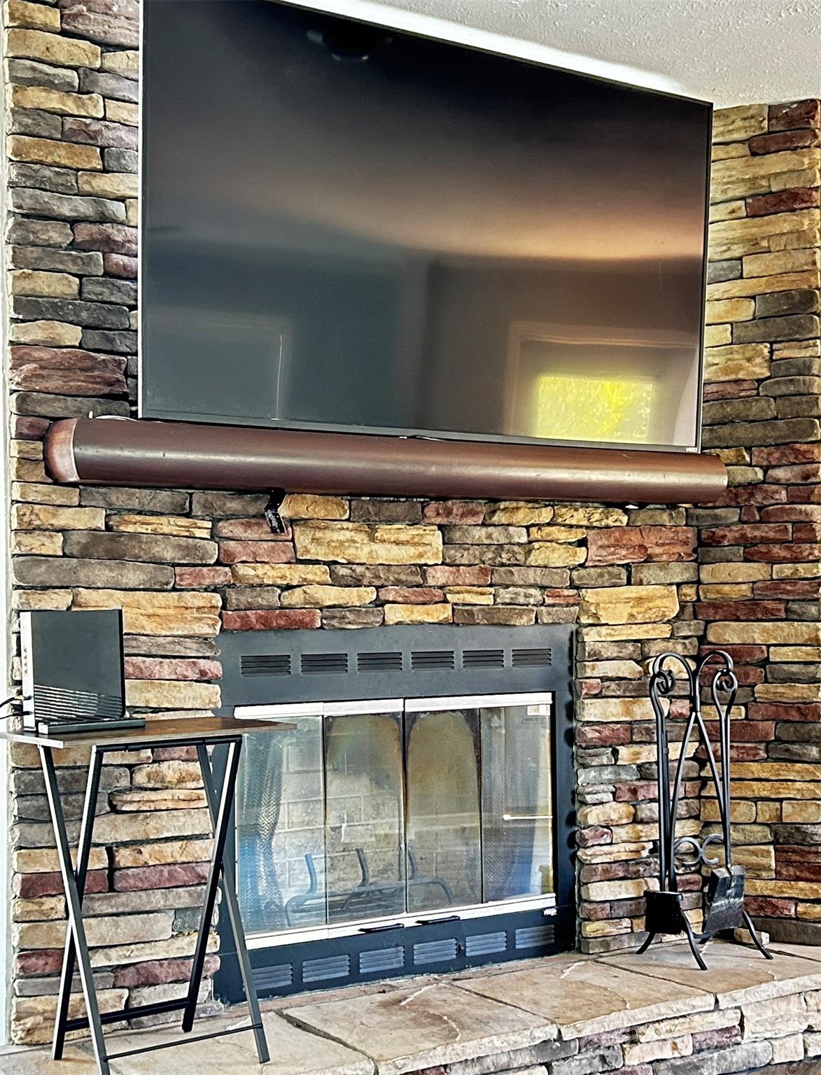 The Stone Fireplace. - 224 Pete Luther Road, Candler
