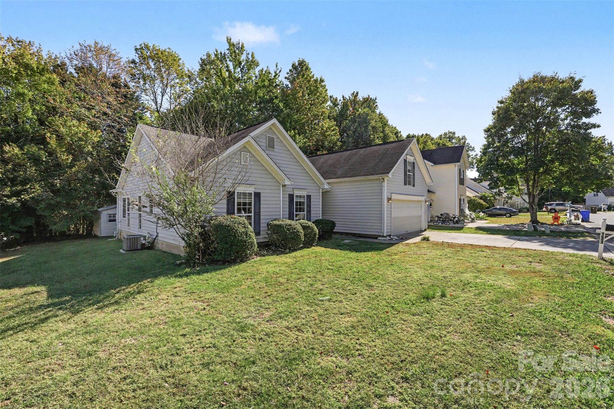 Single Family Residence at 131 Devon Forest Drive, Mooresville, photo 8 of 44