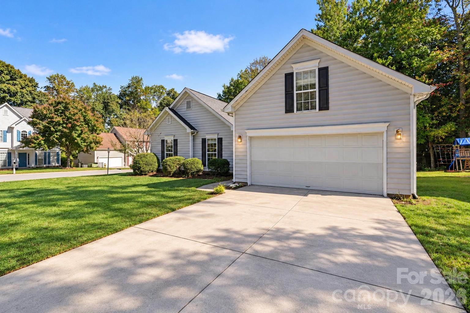 Single Family Residence at 131 Devon Forest Drive, Mooresville, photo 6 of 44