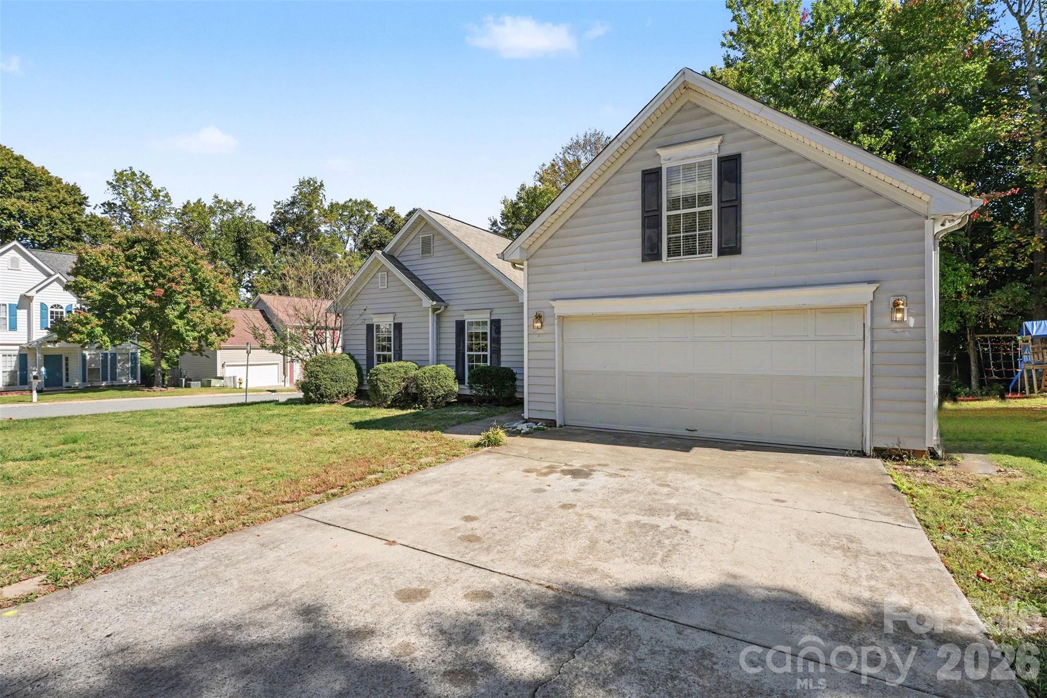 Single Family Residence at 131 Devon Forest Drive, Mooresville, photo 11 of 44