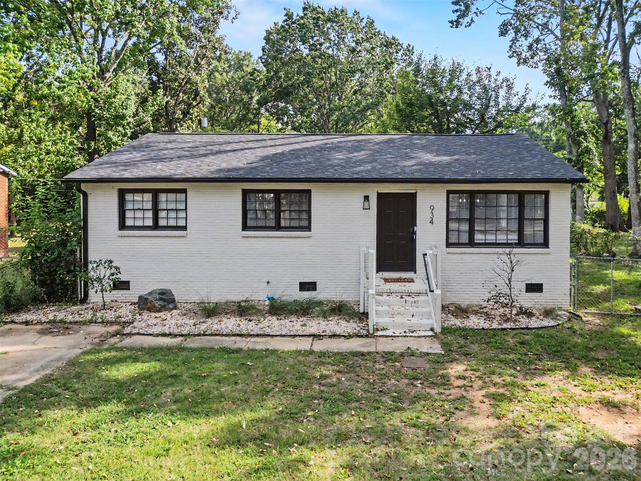 Single Family Residence at 934 Pebble Road, Rock Hill, photo 5 of 38