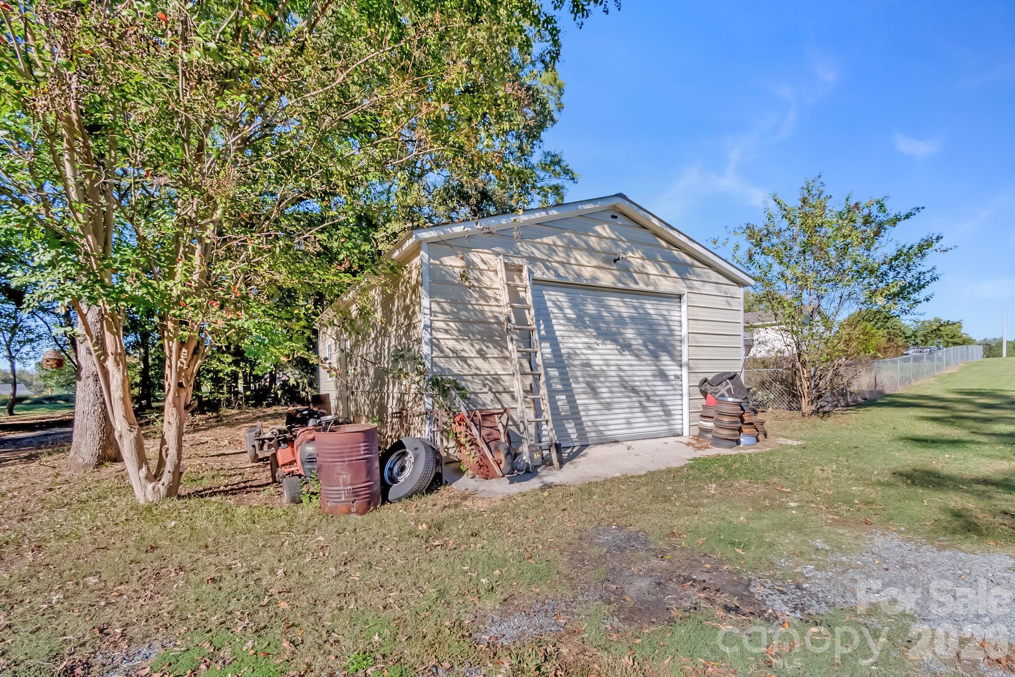 Single Family Residence at 803 Gw Broome Road, Monroe, photo 38 of 41
