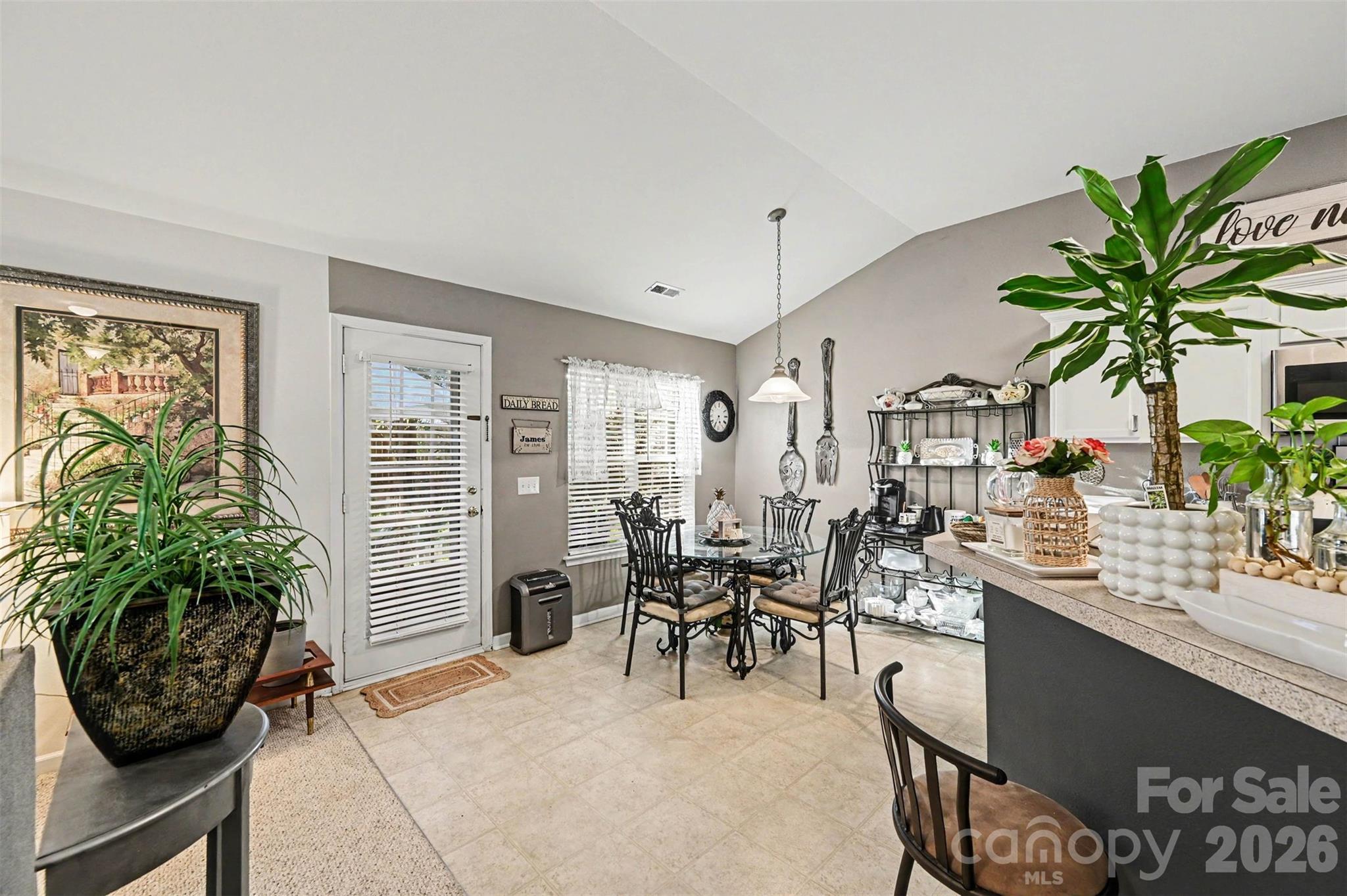 Single Family Residence at 16023 Circlegreen Drive, Charlotte, photo 11 of 28