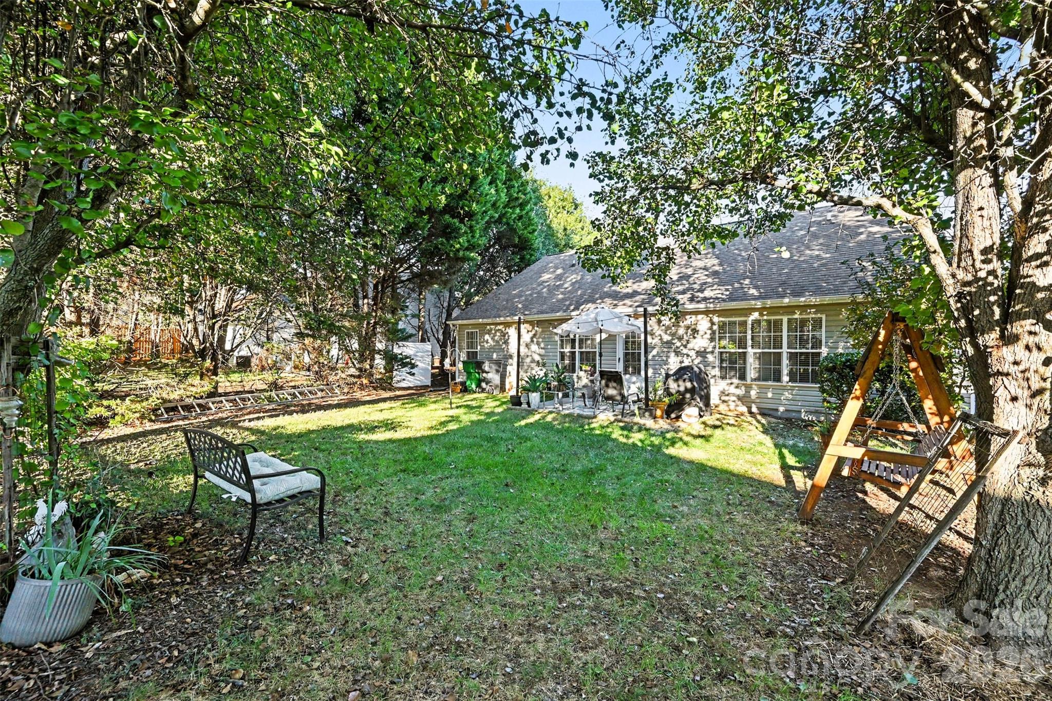 Single Family Residence at 16023 Circlegreen Drive, Charlotte, photo 26 of 28