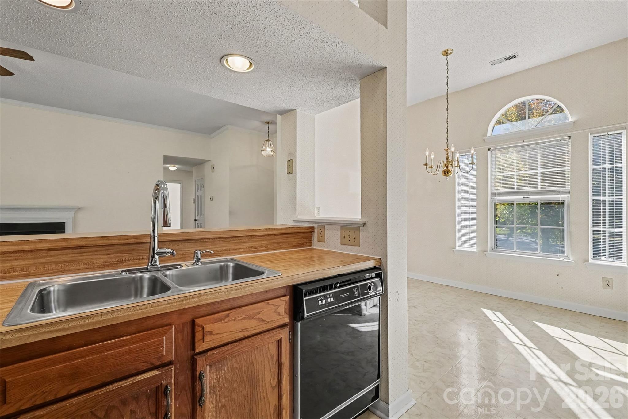 Single Family Residence at 5929 Old Meadow Road, Charlotte, photo 10 of 32